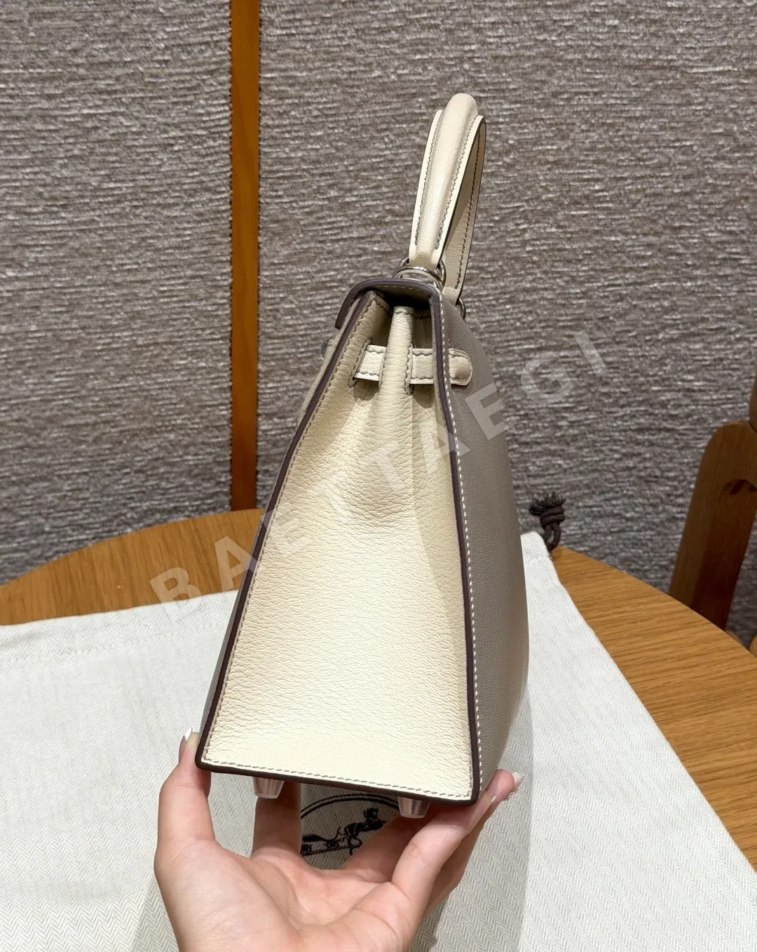 에르메스 켈리 더브 그레이 크림 화이트 염소가죽 가방 상세 이미지 4