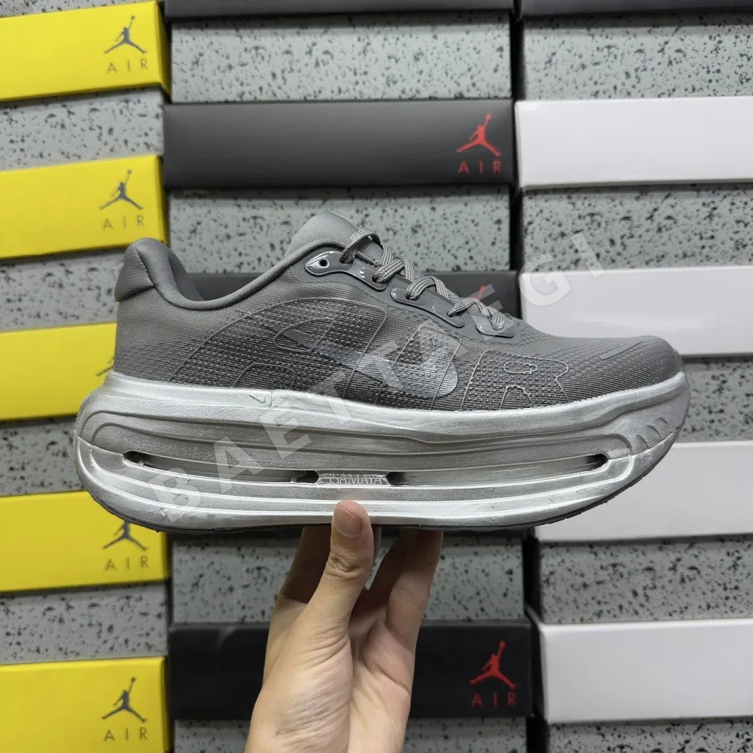 나이키 [5A] 보메로 프리미엄 IR1988-084 201741 Nike Vomero Premium Isamaya Run Forever 상세 이미지 2
