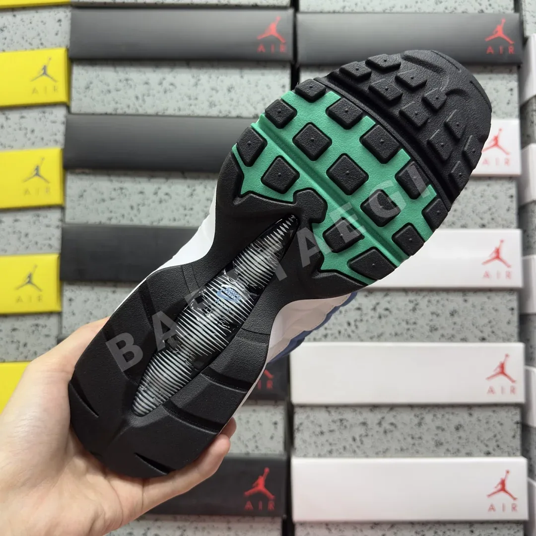 나이키 [KZ2.0] 에어 맥스 95 IH7855-100 201799 Nike Air Max 95 Big Bubble Slate 상세 이미지 6