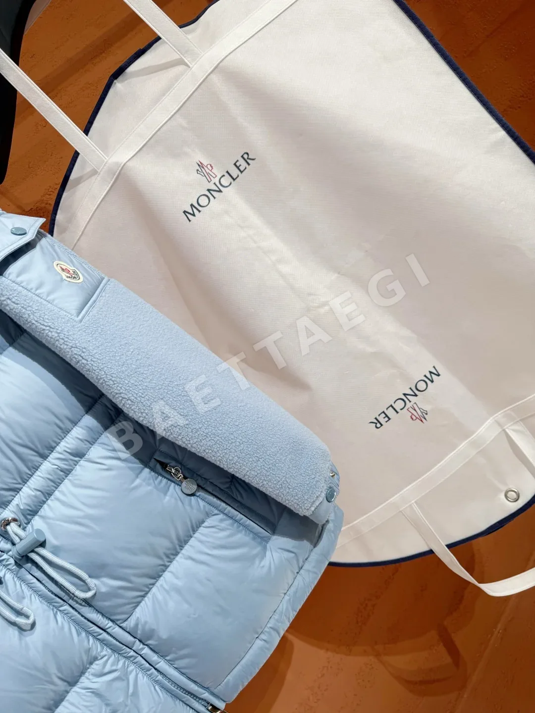 몽클레르 에스코 쇼트 다운 자켓 상세 이미지 4