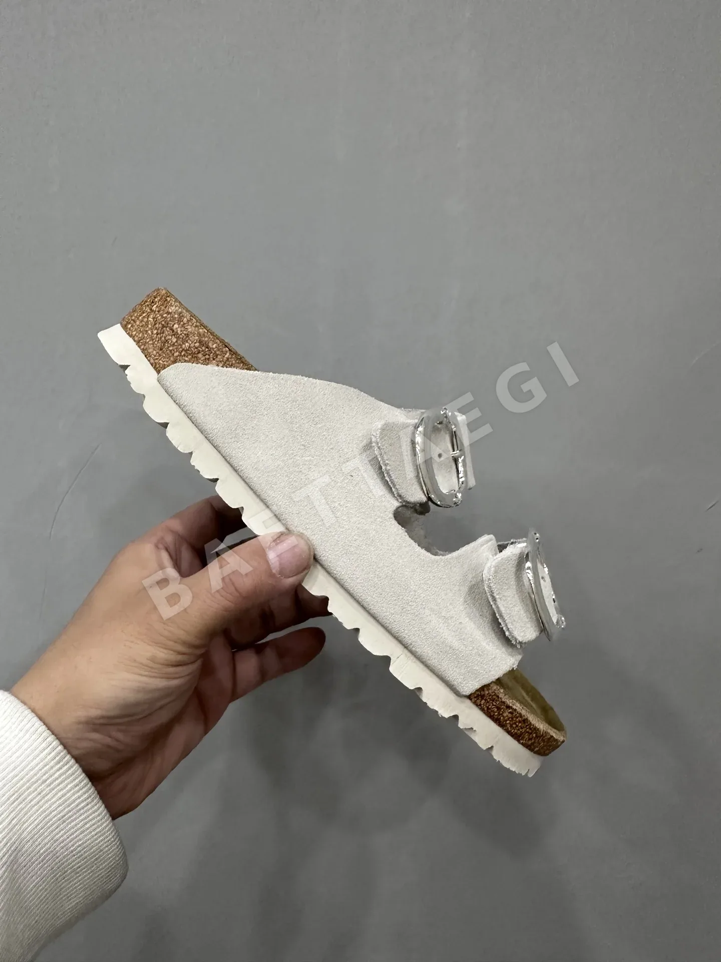 크롬하츠 샌들 그레이 스웨이드 더블 스트랩 상세 이미지 2