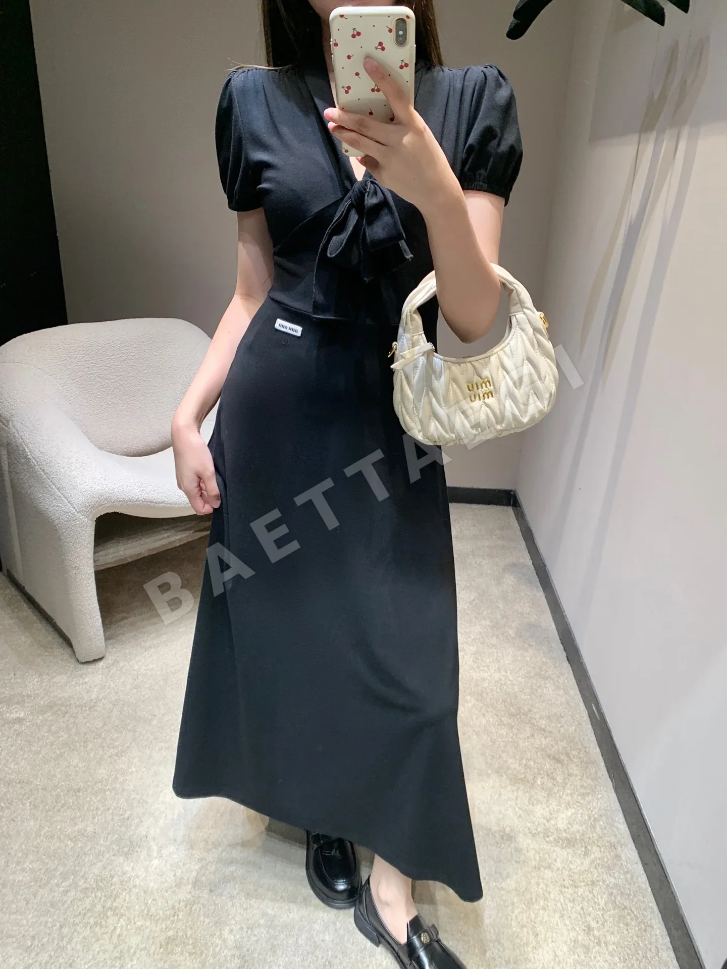 미우미우 브이넥 폴로 카라 퍼프소매 원피스 상세 이미지 2