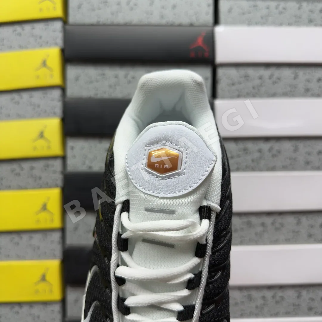 나이키 [BD] 에어 맥스 플러스 CT1094-102 201874 Nike Air Max Plus White Black Metallic 상세 이미지 8
