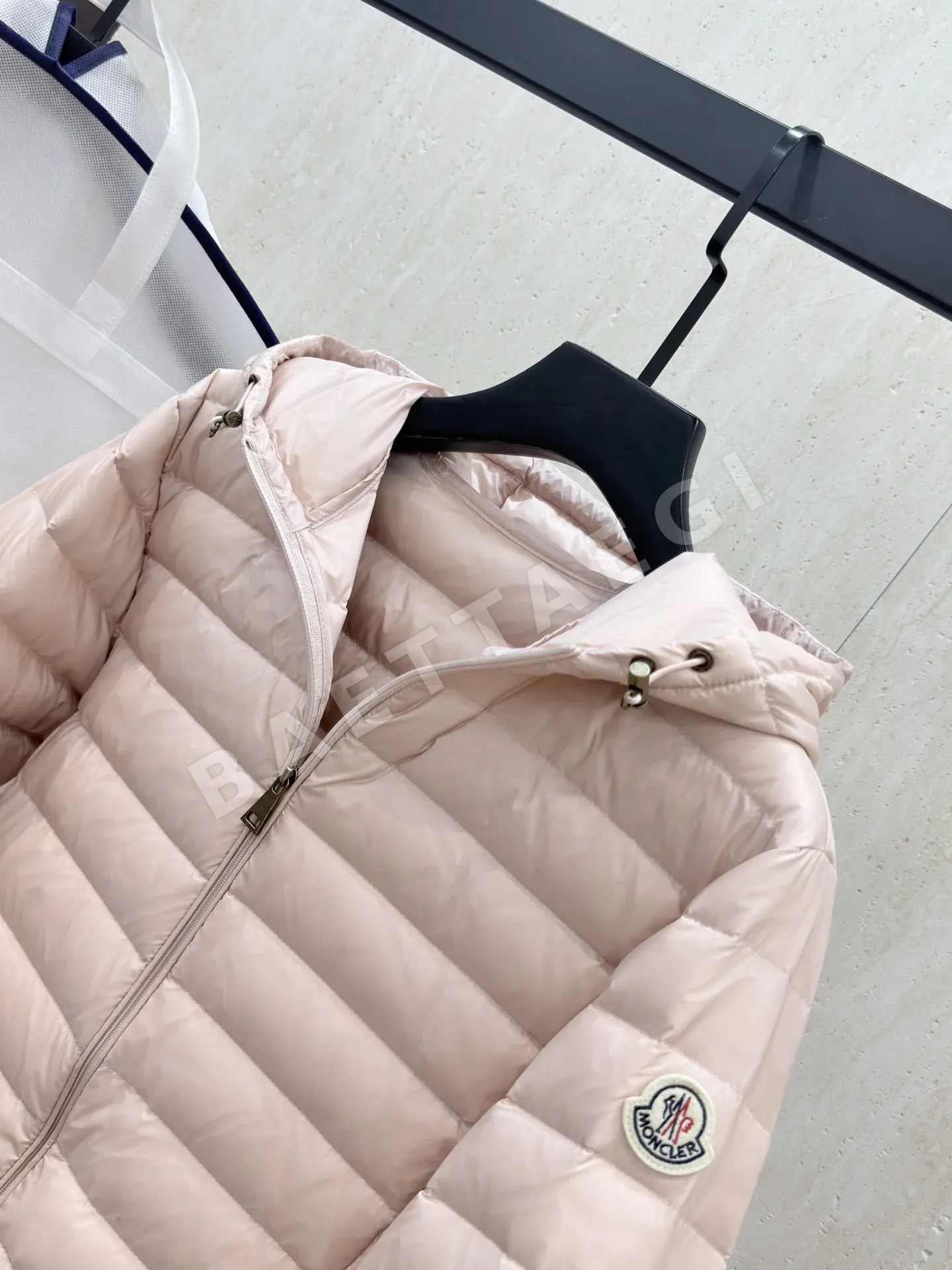 몽클레르 이겔 후드 패딩 상세 이미지 4