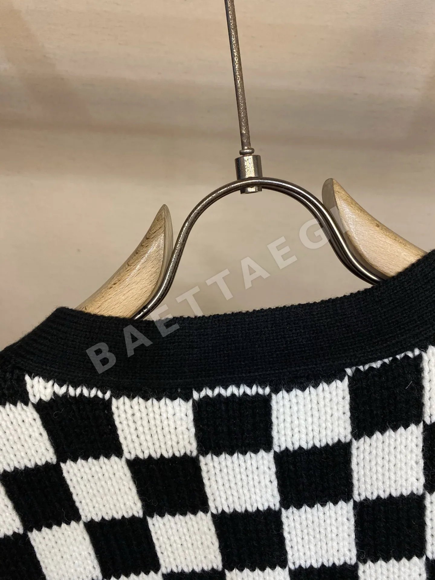루이비통 체크 패턴 자카드 니트 가디건 상세 이미지 8