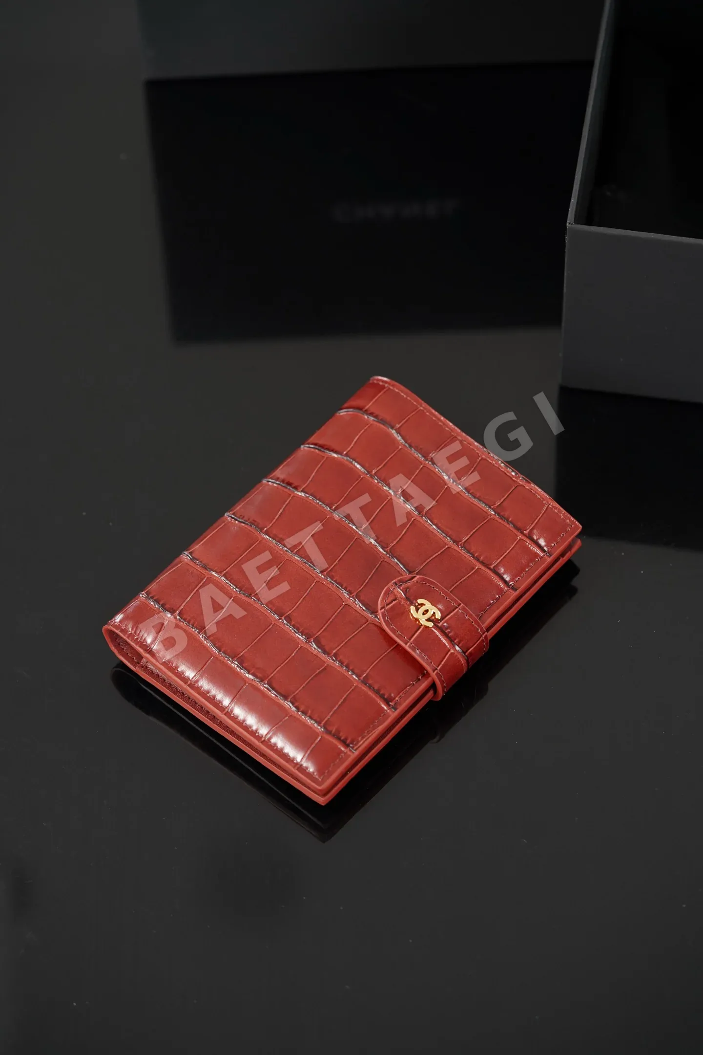 샤넬 크로코다일 패턴 여권 지갑 상세 이미지 4