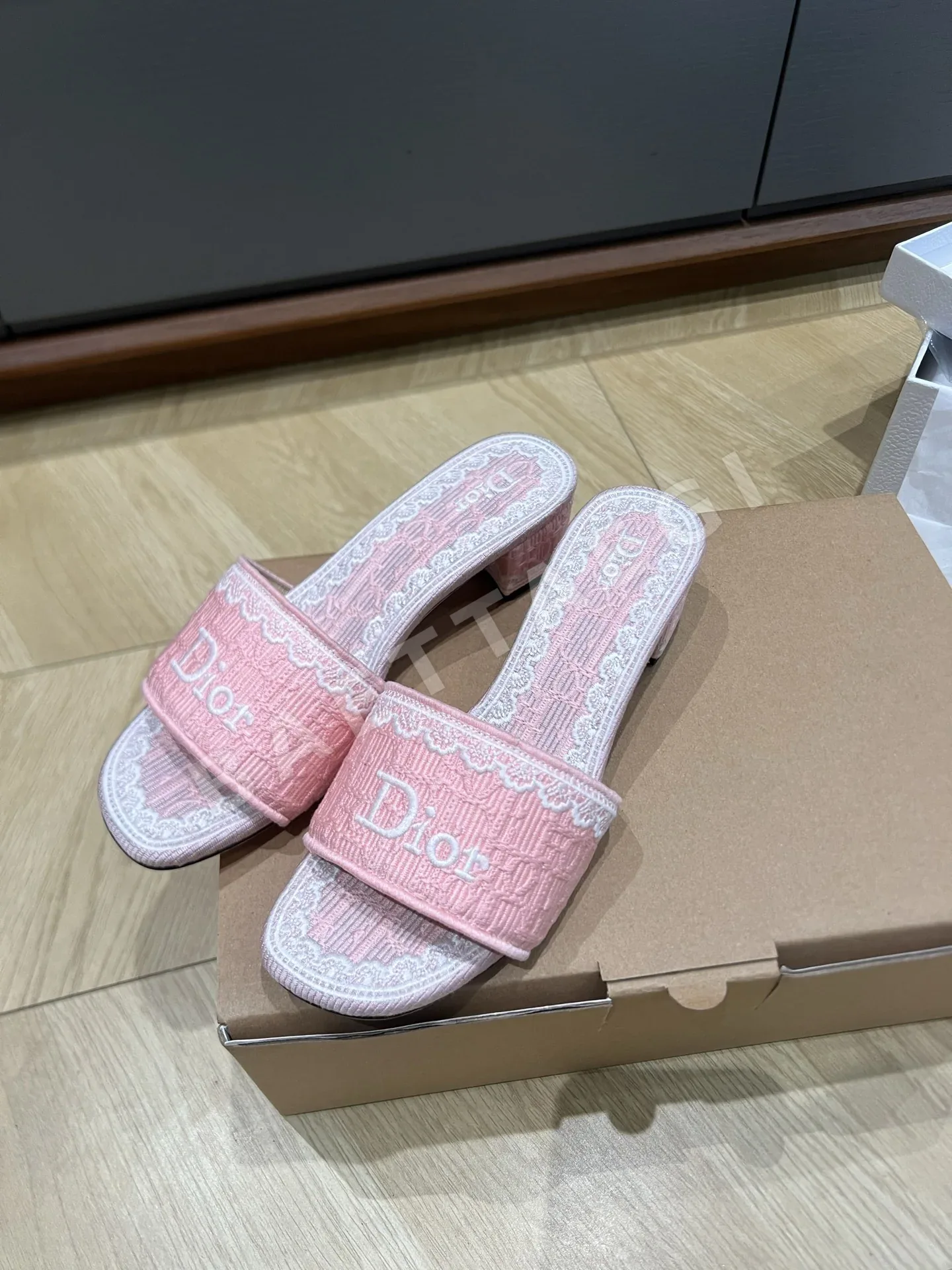 디올 자수 저지 샌들 95287