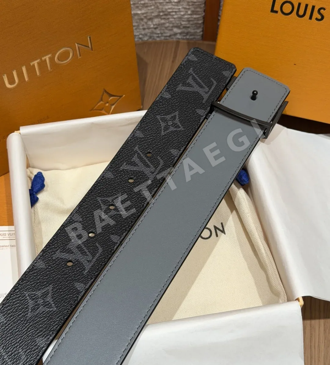 루이비통 이니셜 리버시블 소가죽 벨트 40mm 상세 이미지 9