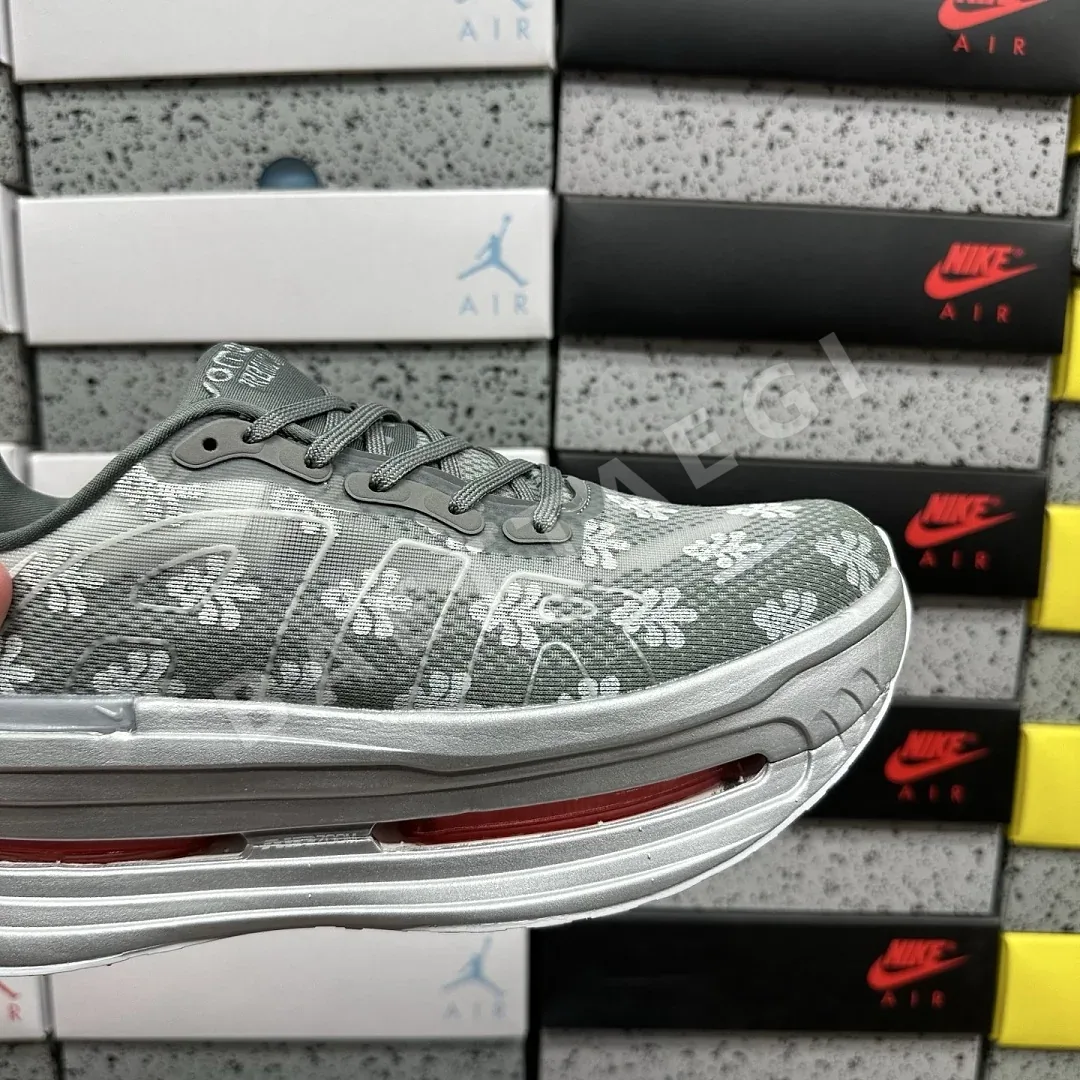 나이키 [5A] 보메로 프리미엄 QS IQ0028-001 201783 Nike Vomero Premium QS Fleur De-Lis 상세 이미지 6