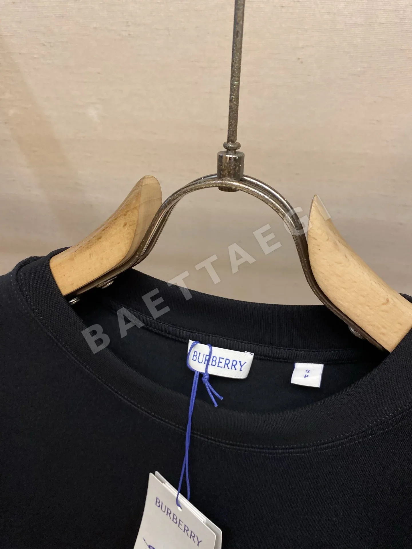 버버리 필기체 로고 크루넥 남성 반팔 티셔츠 상세 이미지 4