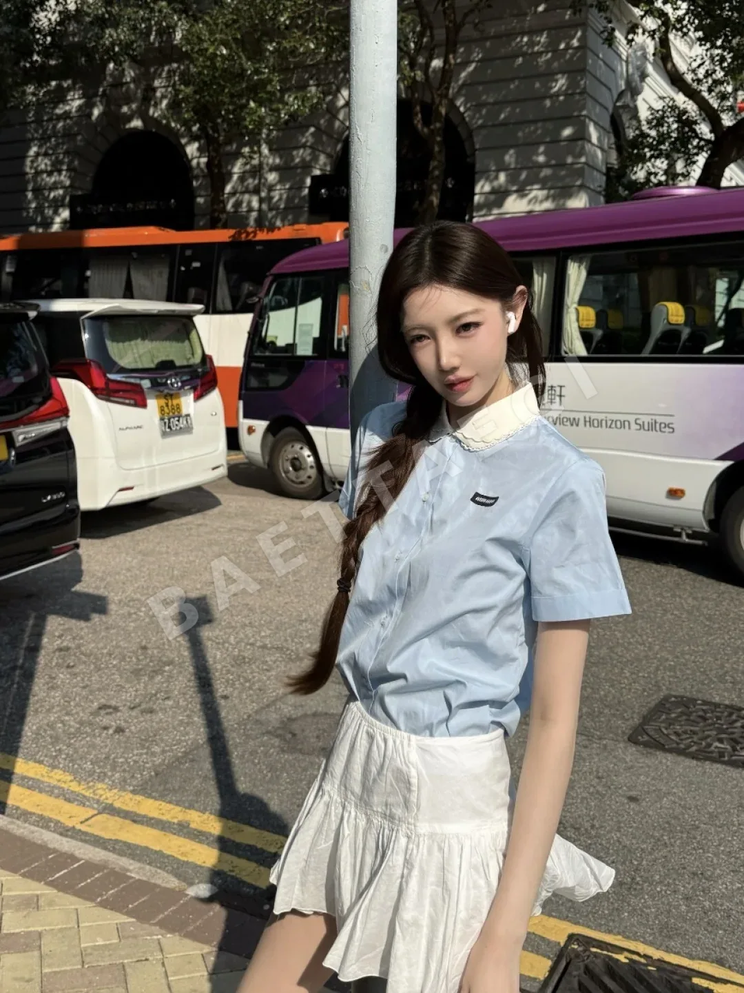 미우미우 밀크 블루 자수 로고 반팔 티셔츠 상세 이미지 8