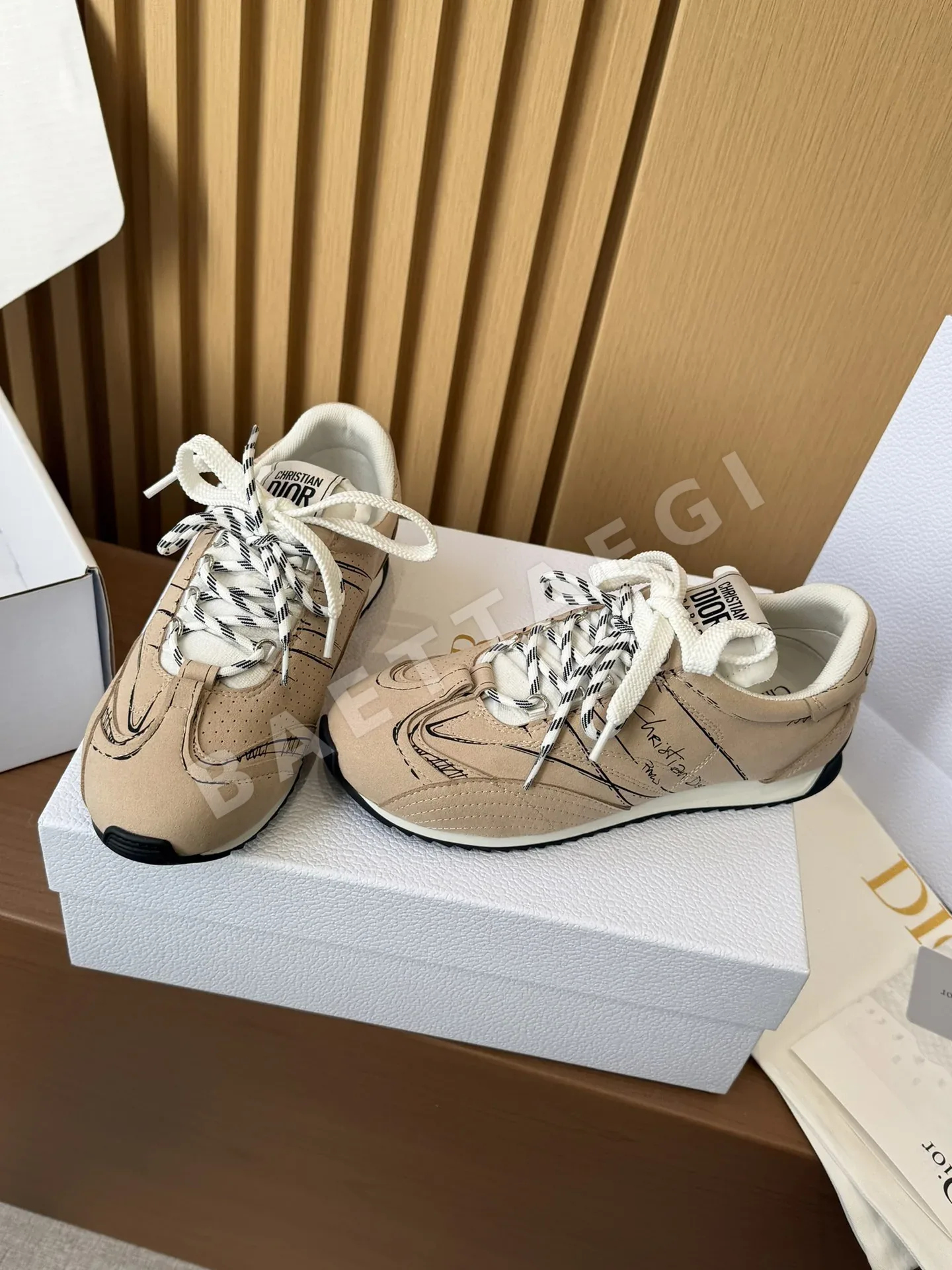 디올 스케치 그래피티 트레이닝화 8599 상세 이미지 4