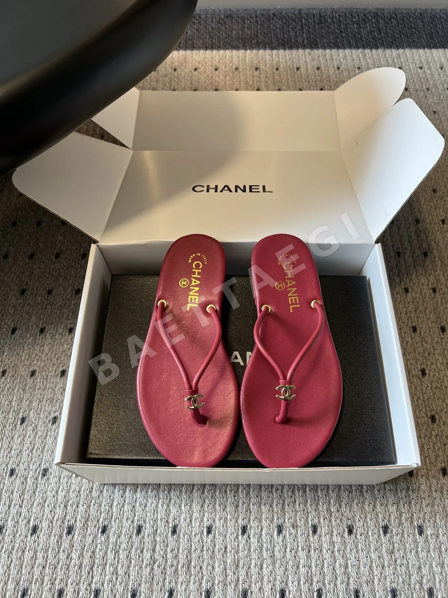 샤넬 더블 C 로고 플랫 플립플롭 75383