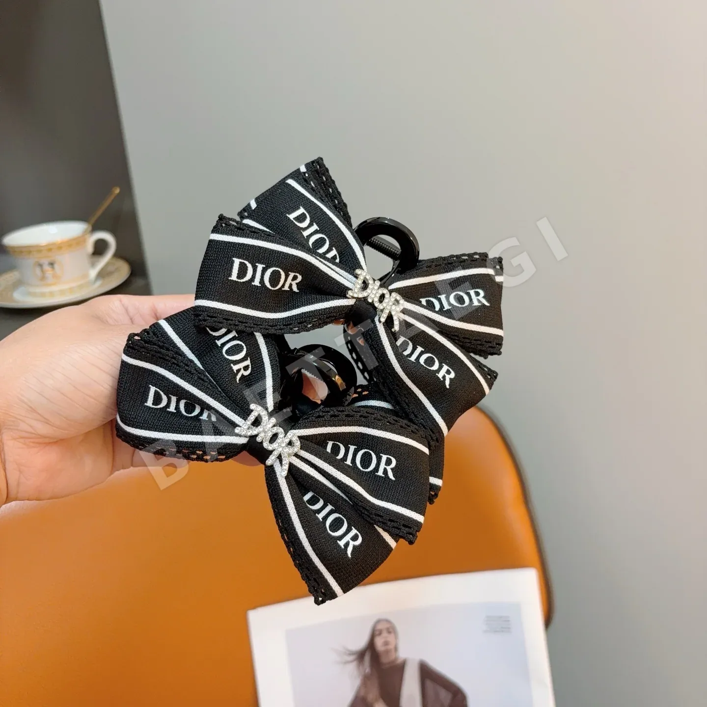 디올 헤어 클립 184478