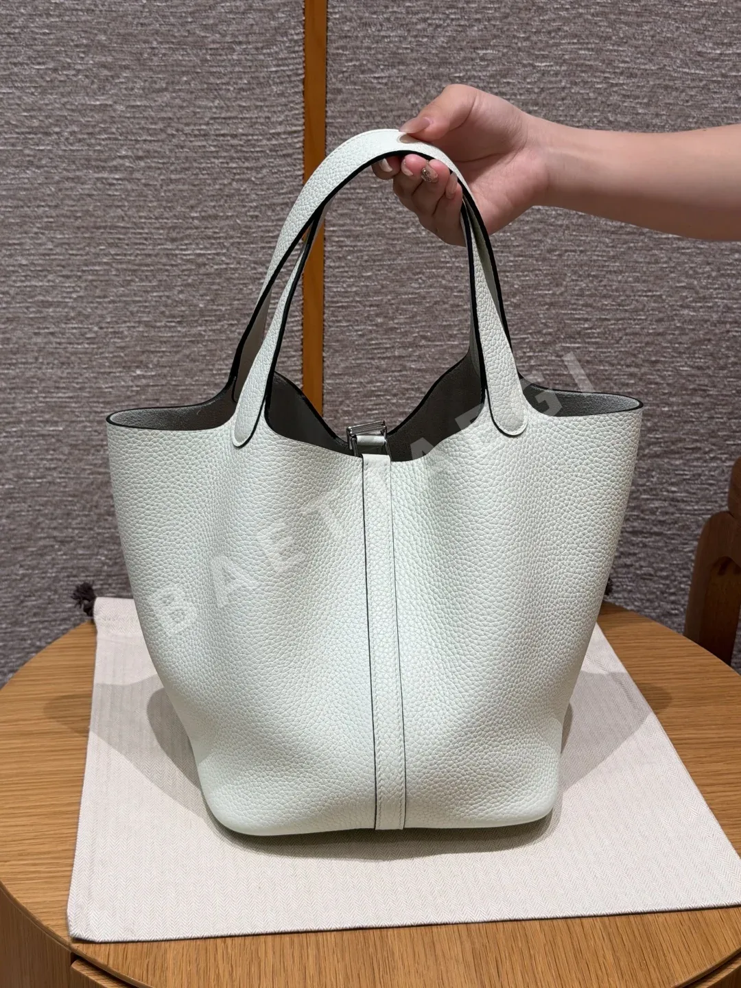 에르메스 피코탄 락 소가죽 지갑 상세 이미지 2