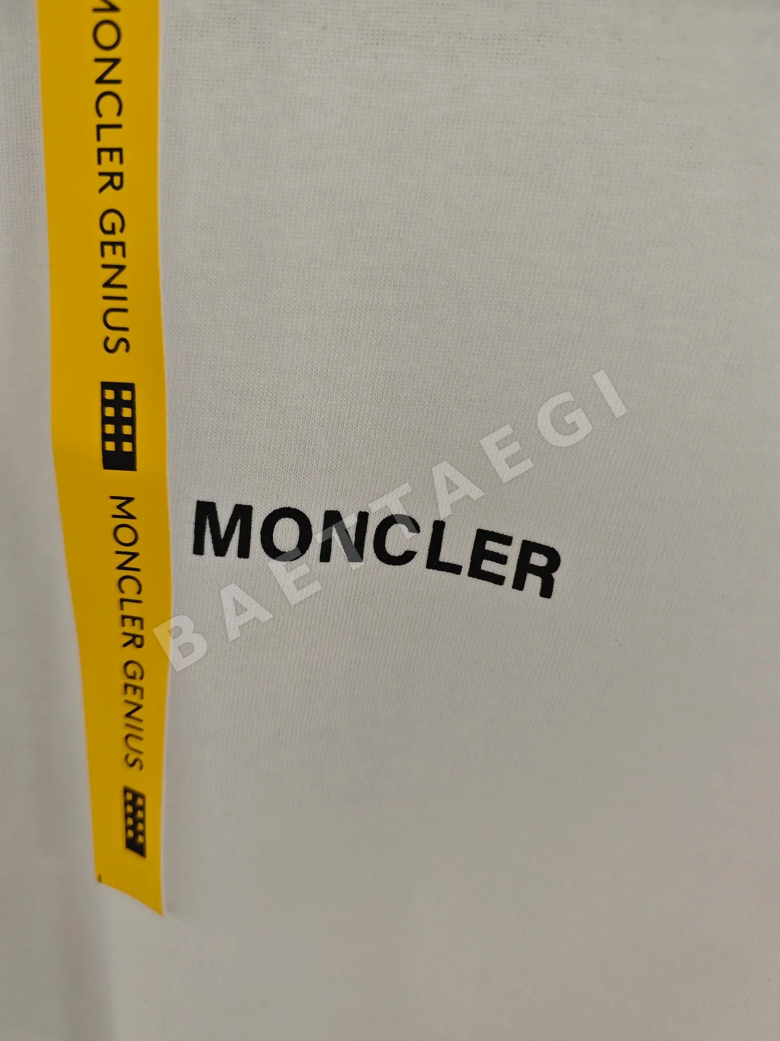 몽클레르 체크 패턴 남성 반팔 티셔츠 상세 이미지 3