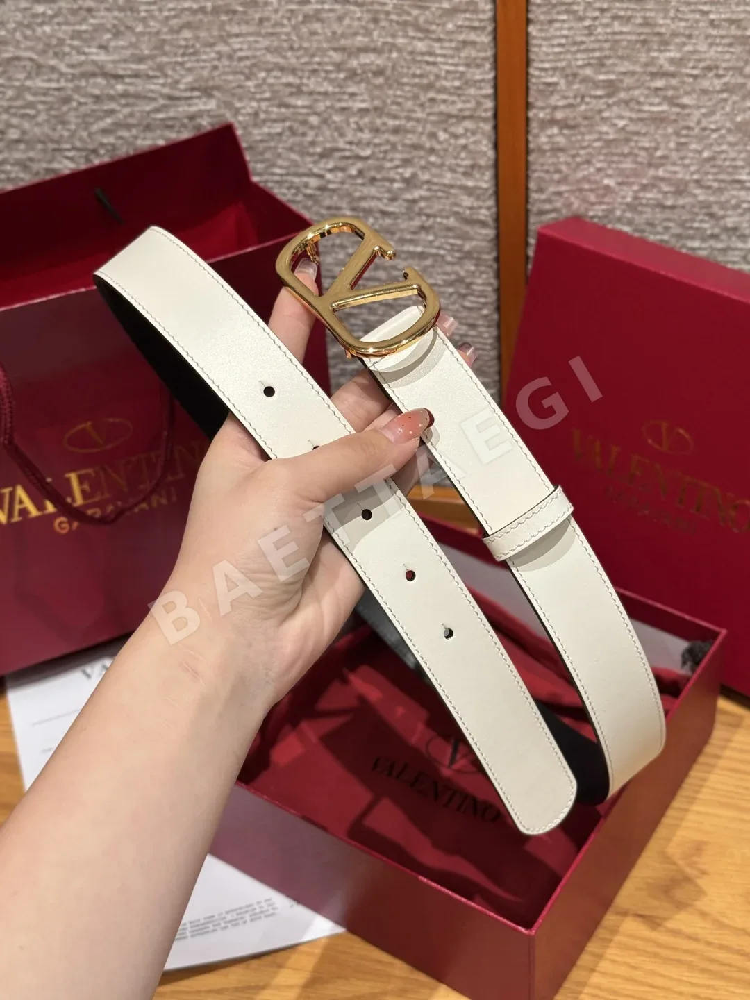 발렌티노 VLOGO 송아지가죽 벨트 상세 이미지 5