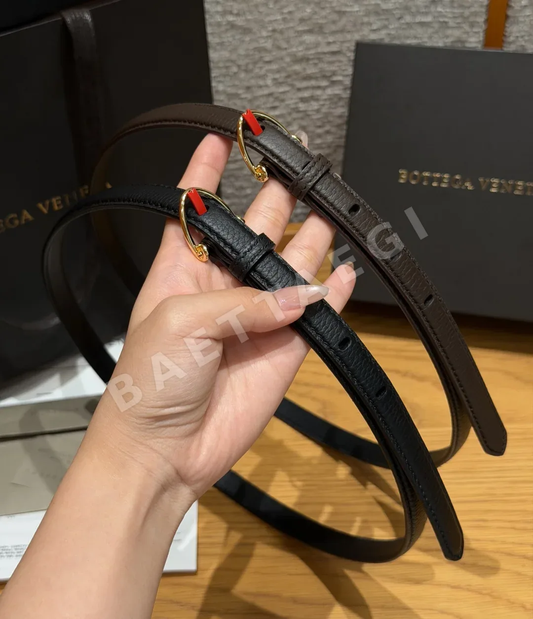 보테가베네타 호스슈핀 버클 소가죽 슬림 벨트 상세 이미지 7