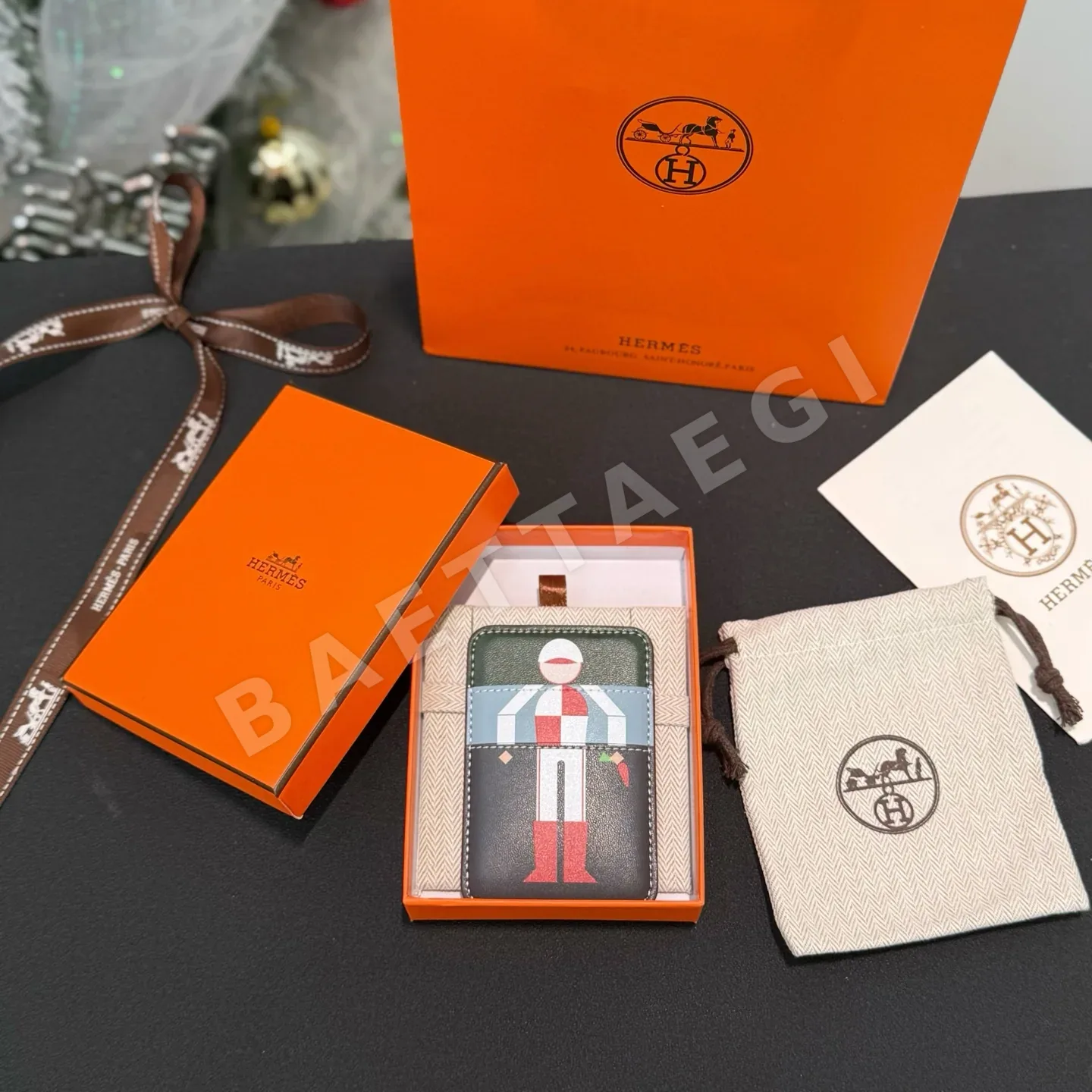 에르메스 맥세이프 마그네틱 지갑 166842 Hermes Wallet 상세 이미지 2
