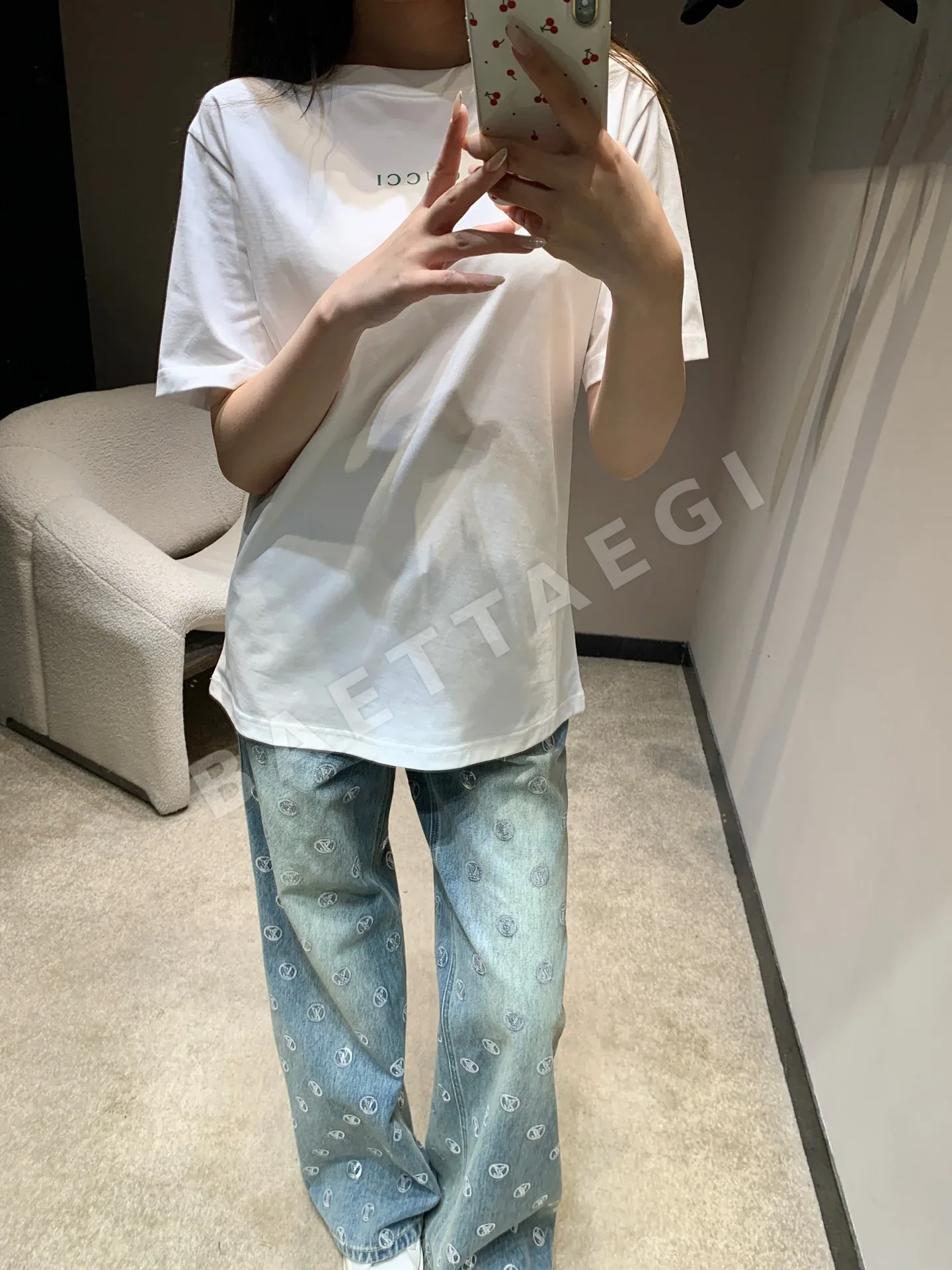구찌 레터 프린트 크루넥 반팔 티셔츠 상세 이미지 2