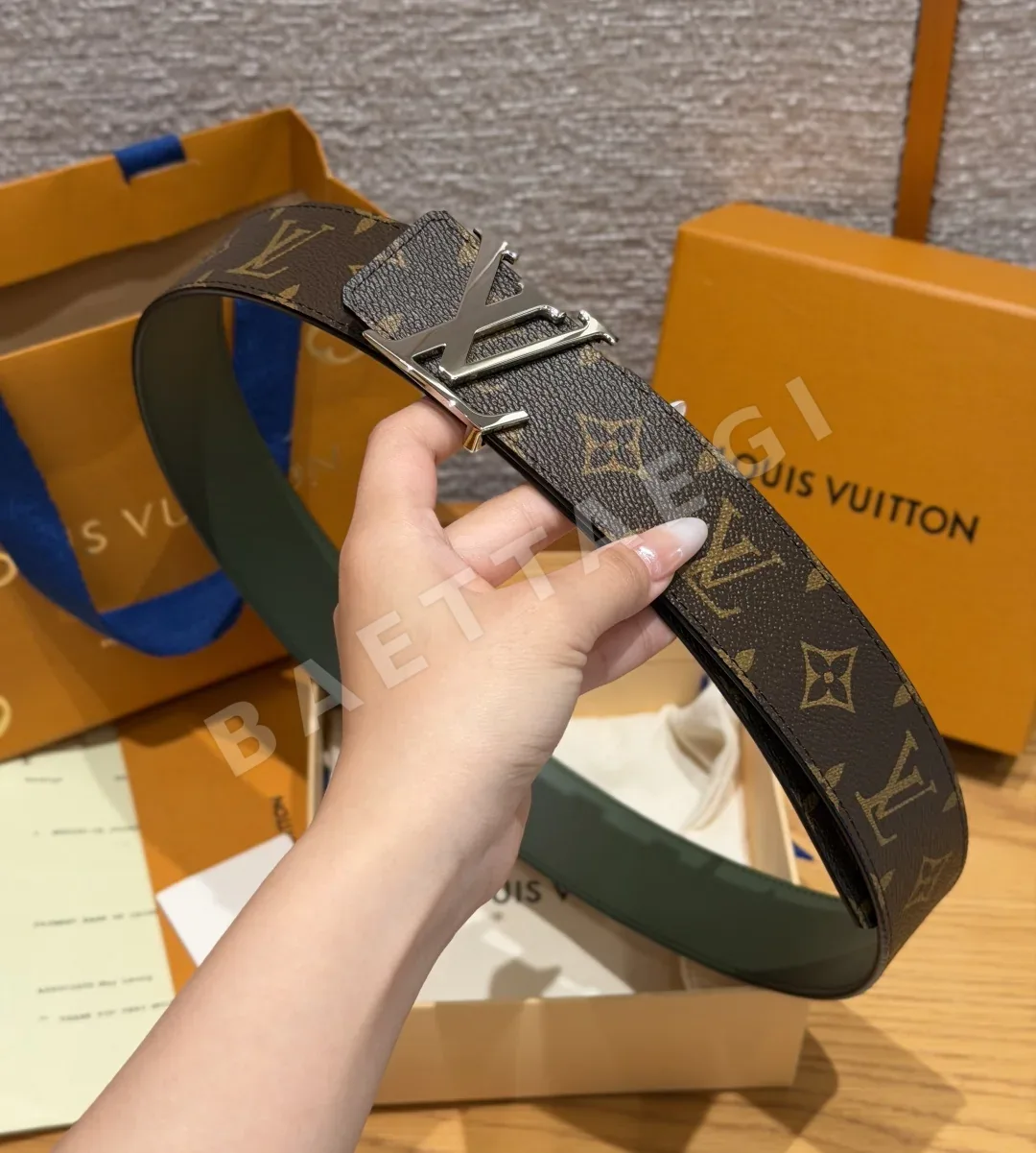 루이비통 남성 리버시블 40mm 벨트 상세 이미지 4