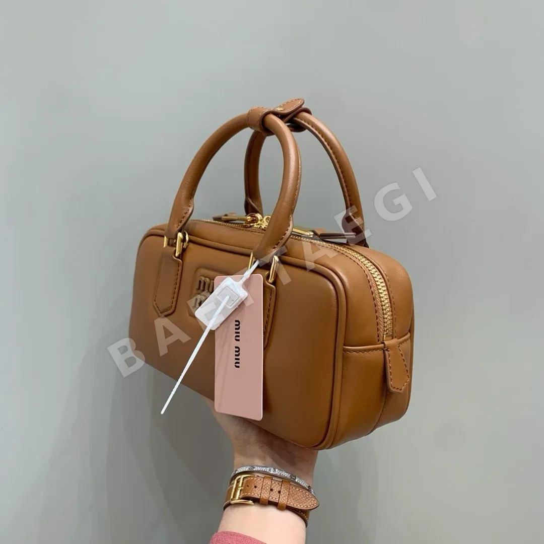 미우미우 코냑 소가죽 미니 숄더백 5BB142 상세 이미지 4