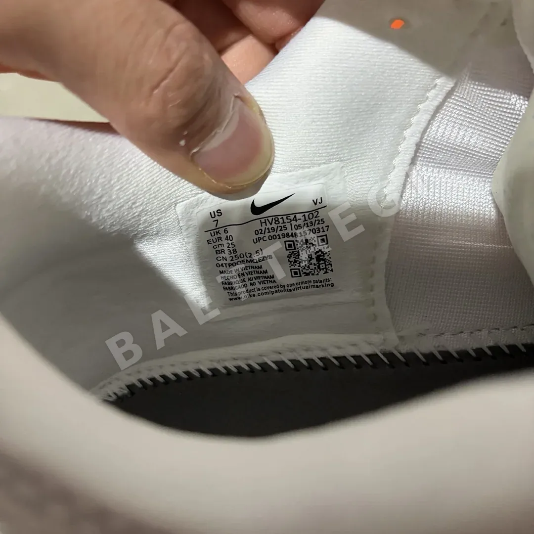 나이키 [GT] 보메로 플러스 HV8154-102 201497 Nike Vomero Plus Triple White 상세 이미지 2