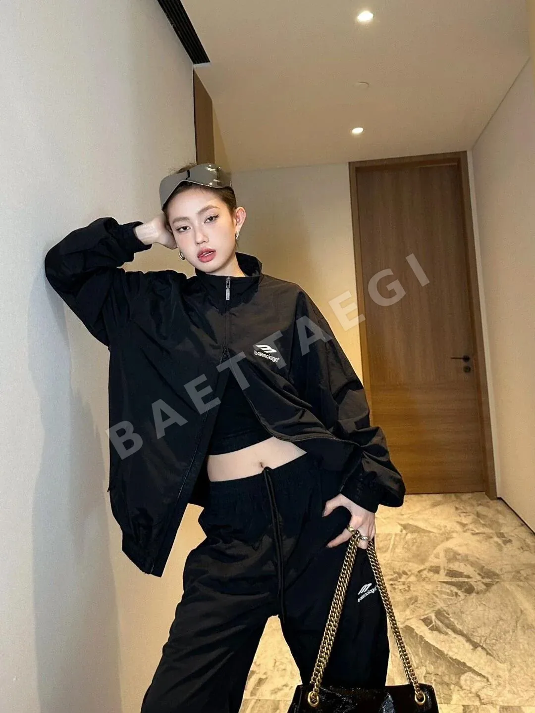 발렌시아가 3 M 자수 스탠드 카라 윈드브레이커 자켓 상세 이미지 17