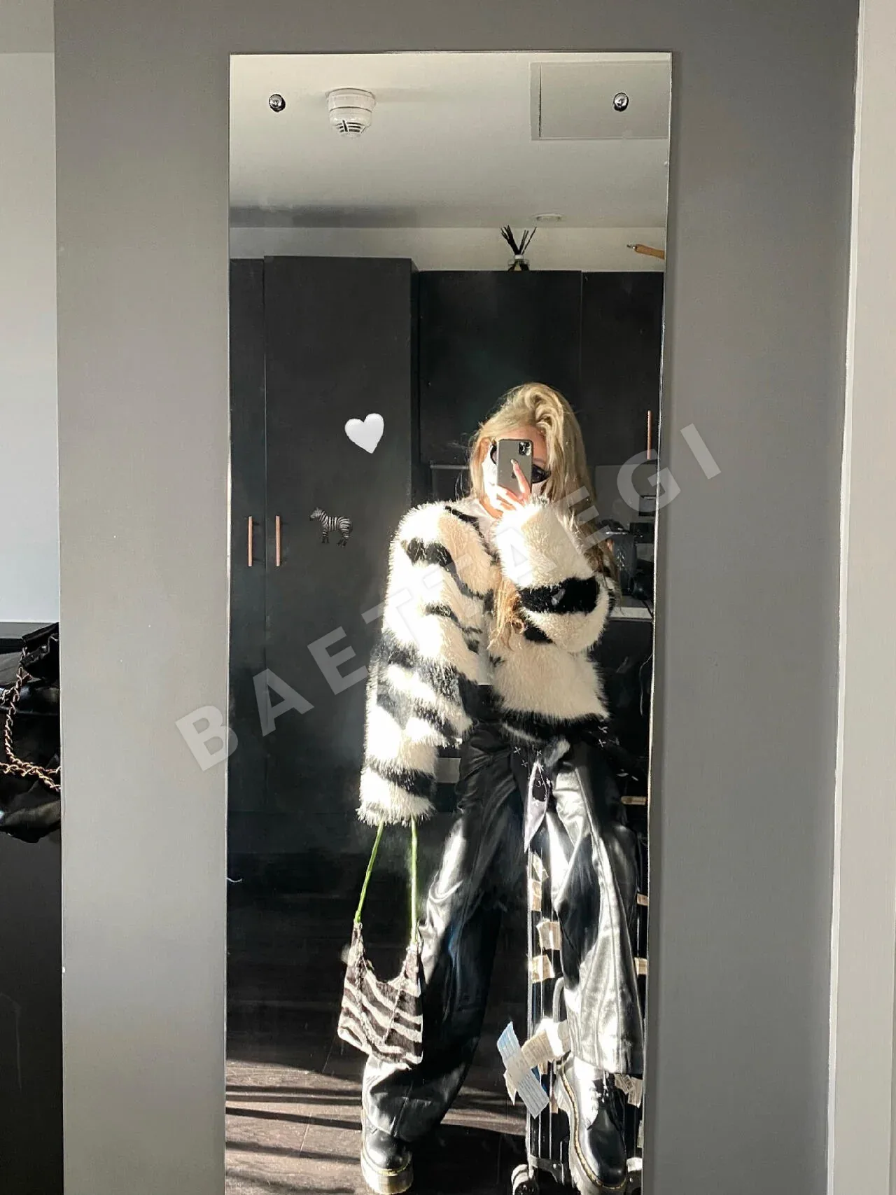 크롬하츠 리틀소드 애플그린 제브라 포니 헤어 암레스트 가방 상세 이미지 8