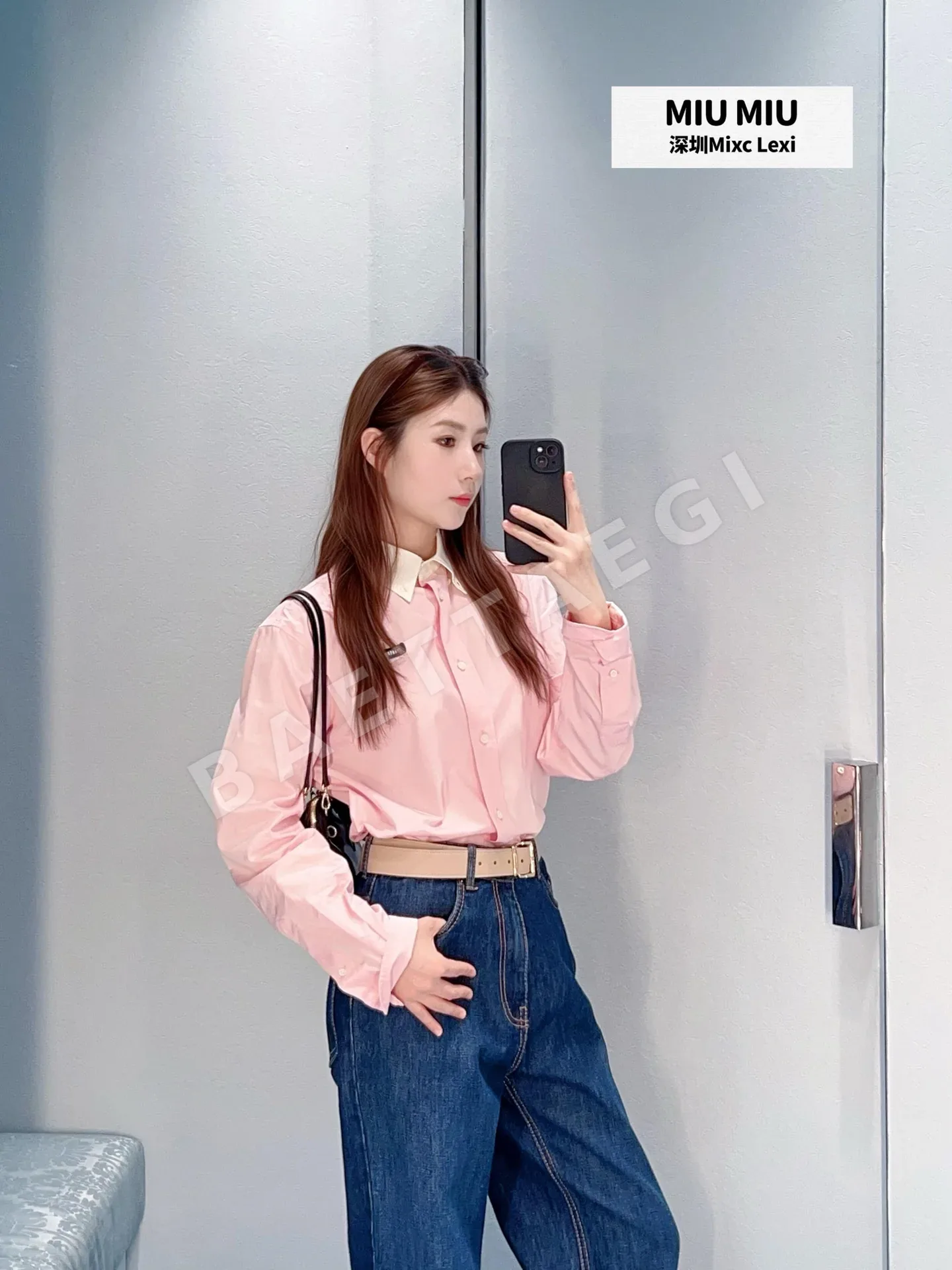 로로피아나 로고 자수 오버핏 긴팔 셔츠 여성의류 상세 이미지 3
