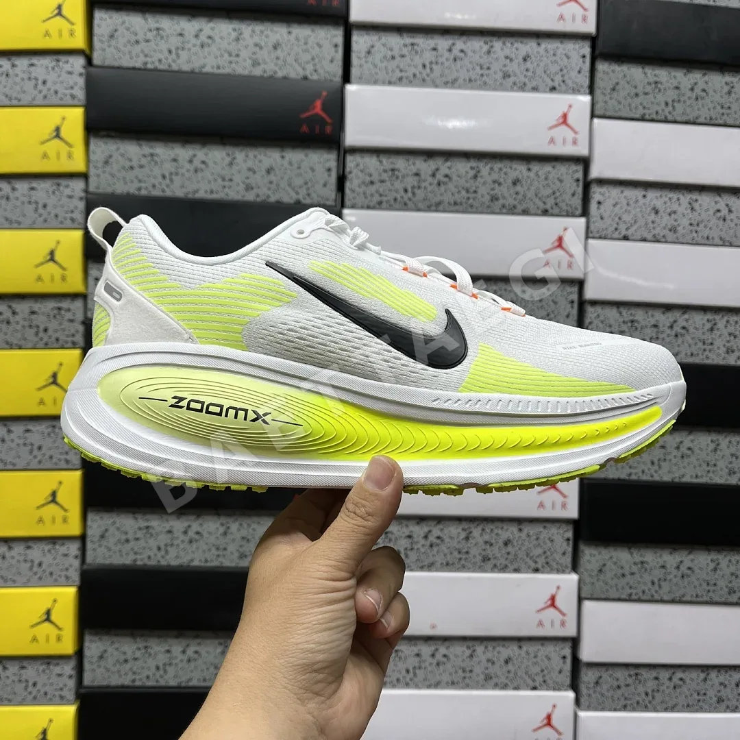 나이키 [XY] 보메로 18 HM6803-120 201546 Nike Vomero 18 White Barely Volt Black 상세 이미지 2