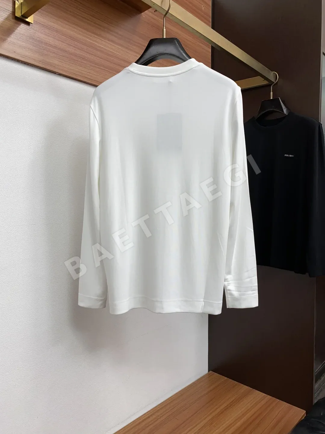 프라다 모달 혼방 남성 긴팔 티셔츠 상세 이미지 9