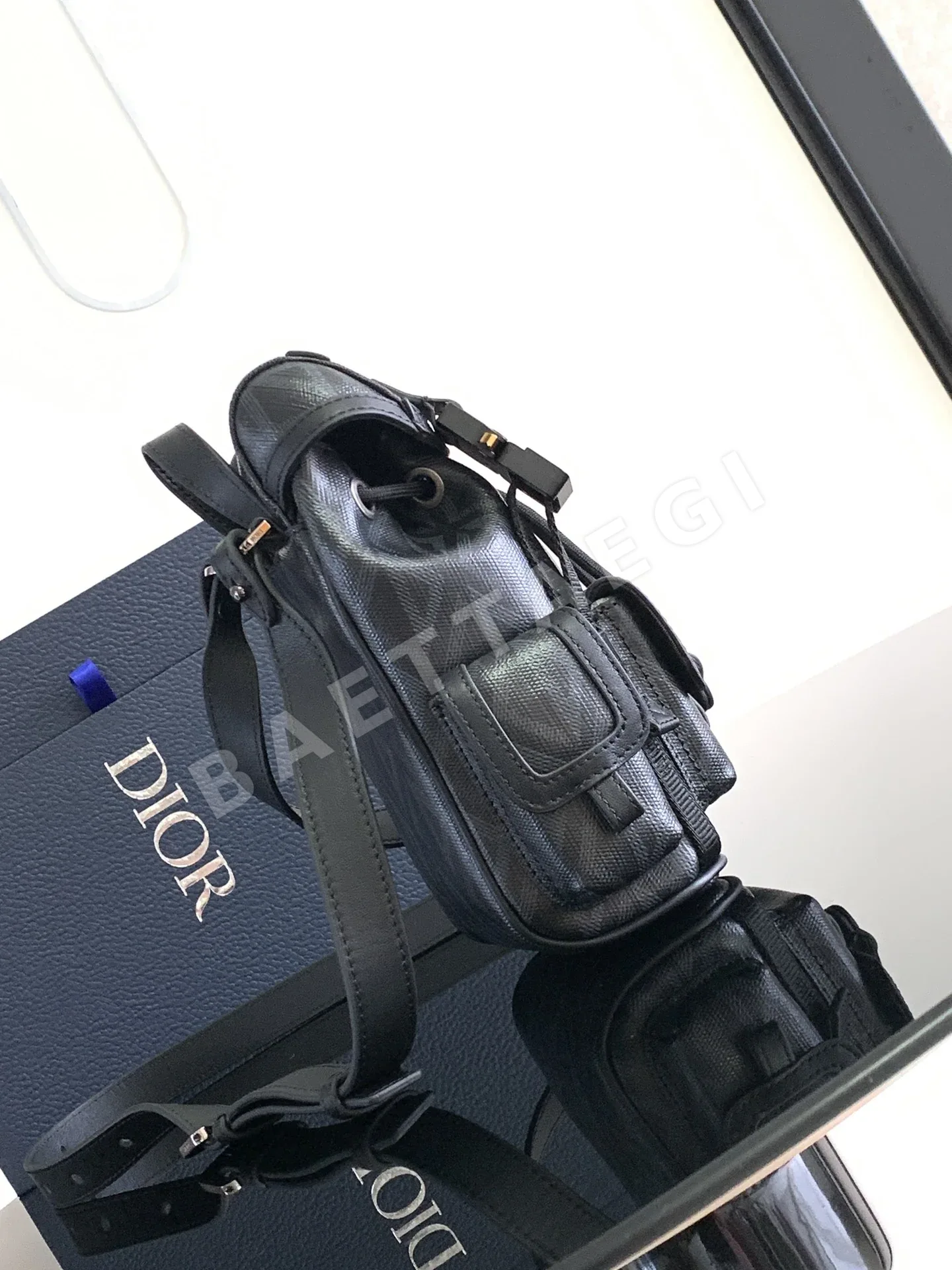 디올 히트 더 로드 백팩 상세 이미지 2