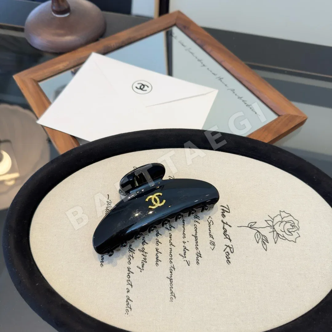 샤넬 헤어 클립 182781