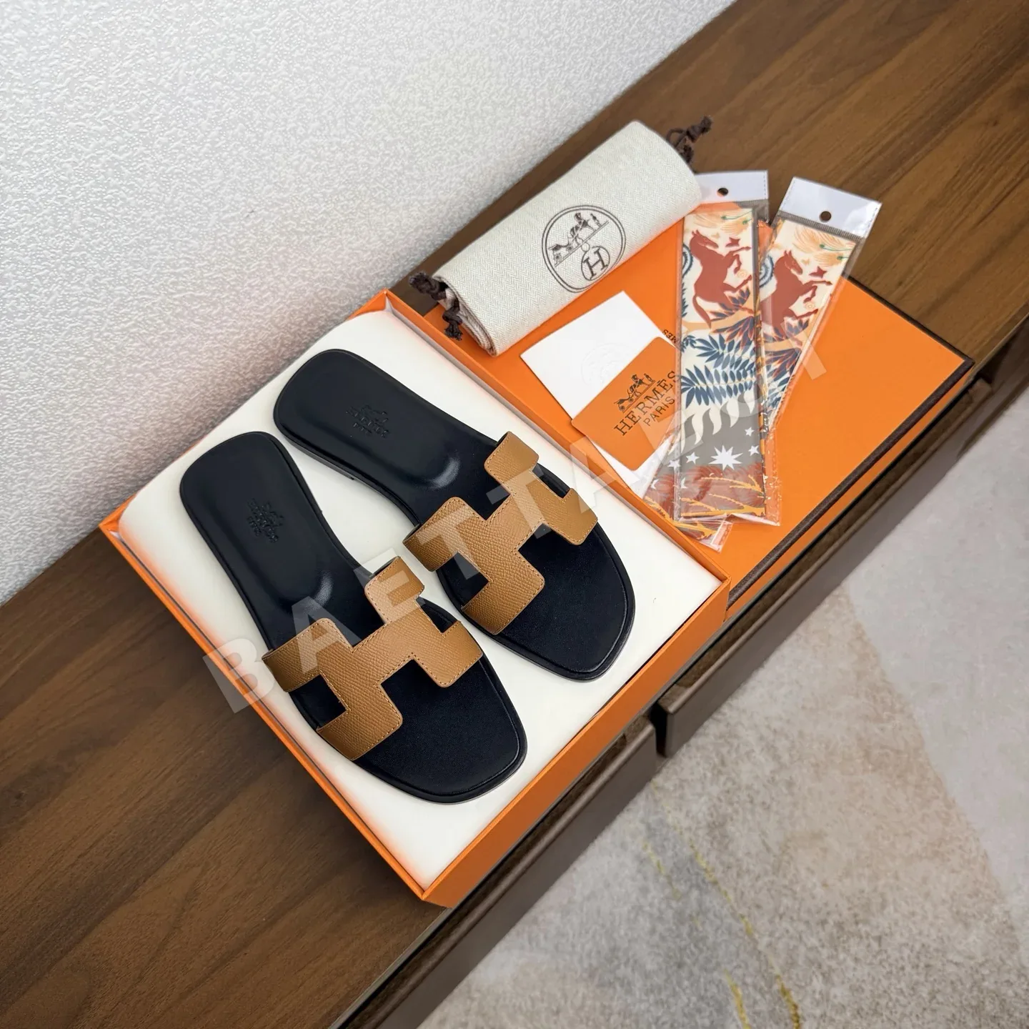 에르메스 오란 샌들 104857