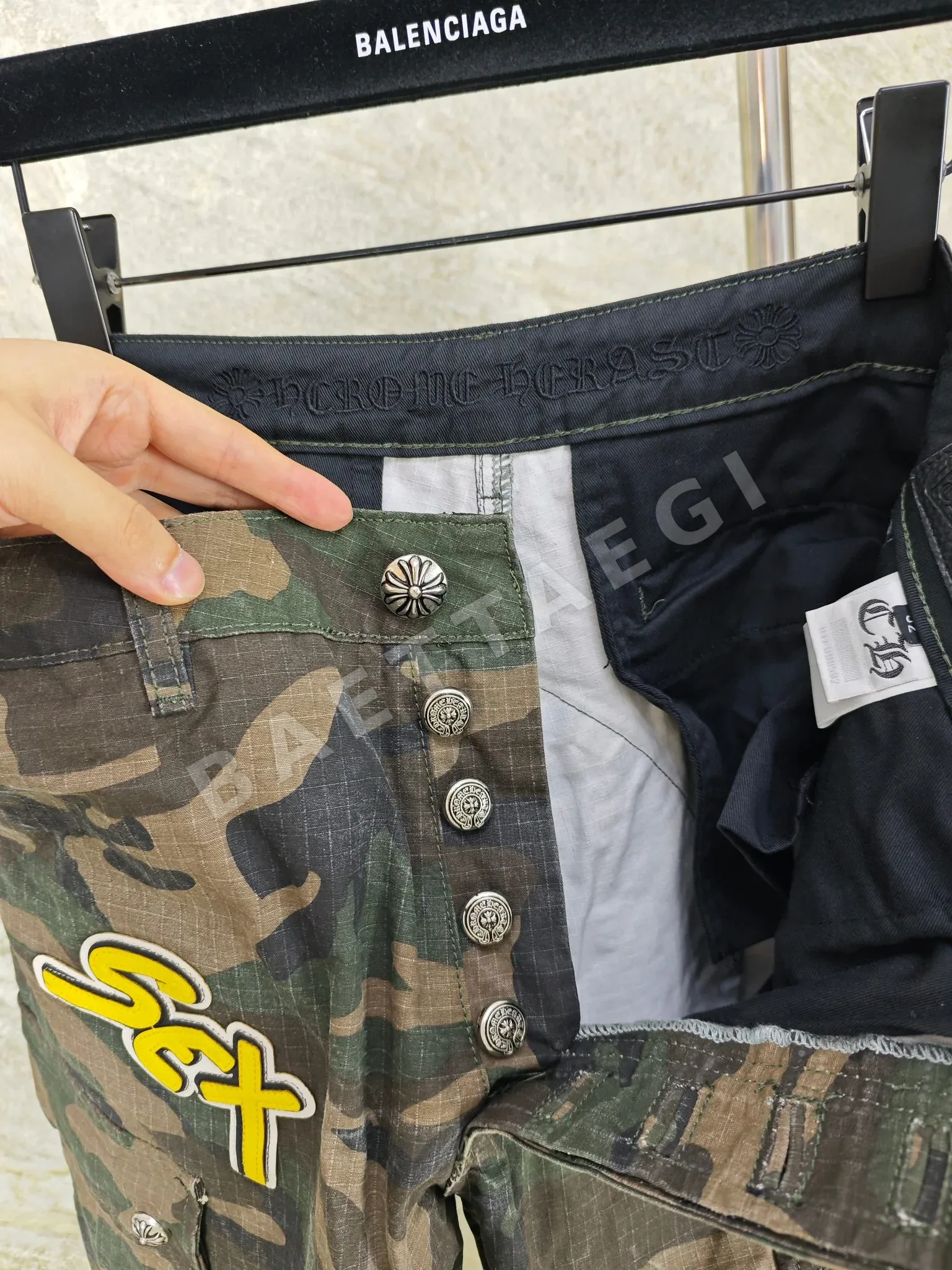 크롬하츠 남성 카모플라주 가죽 카고 바지 상세 이미지 8