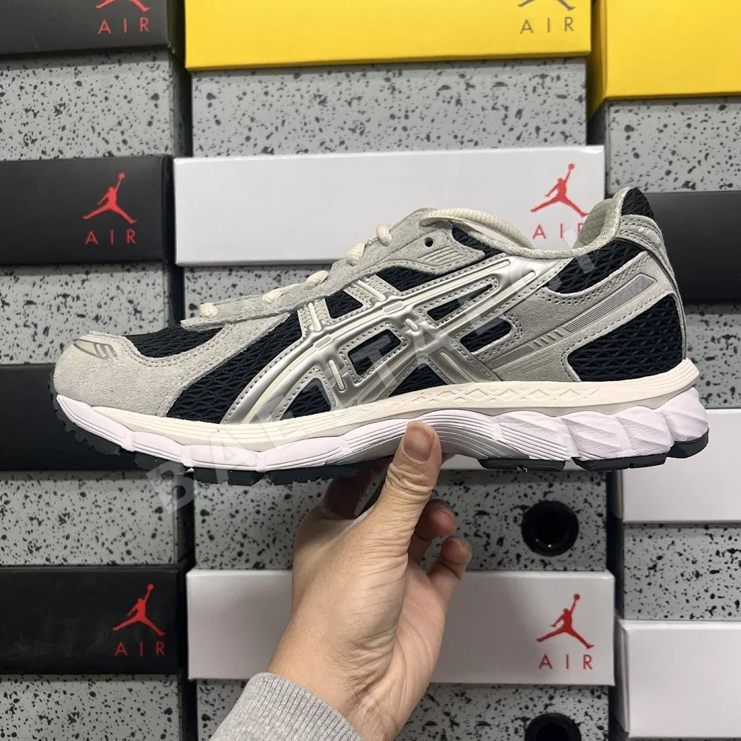 아식스 [ZC] 젤 카야노 12.1 1203A846-020 200318 Asics Gel-Kayano 12.1 Kith Peat Cream 상세 이미지 2