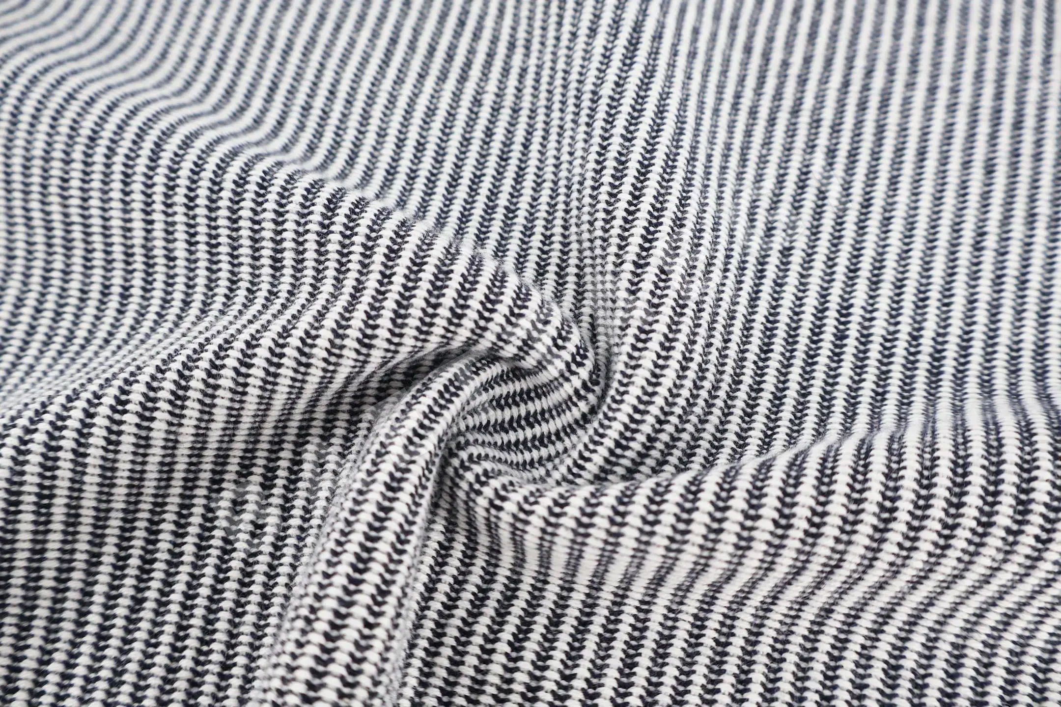 몽클레르 스트라이프 자카드 남성 니트 스웨터 상세 이미지 6