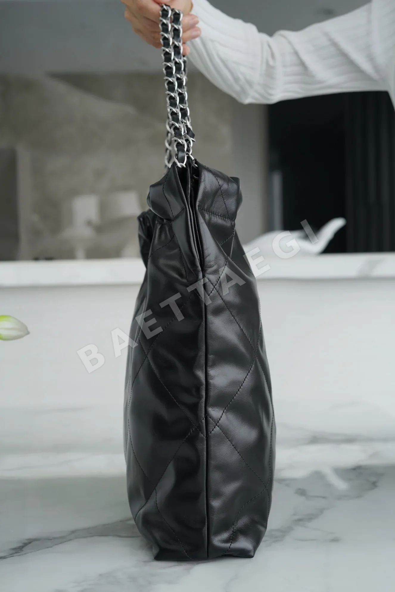 샤넬 블랙 실버 버클 미디엄 가방 상세 이미지 3