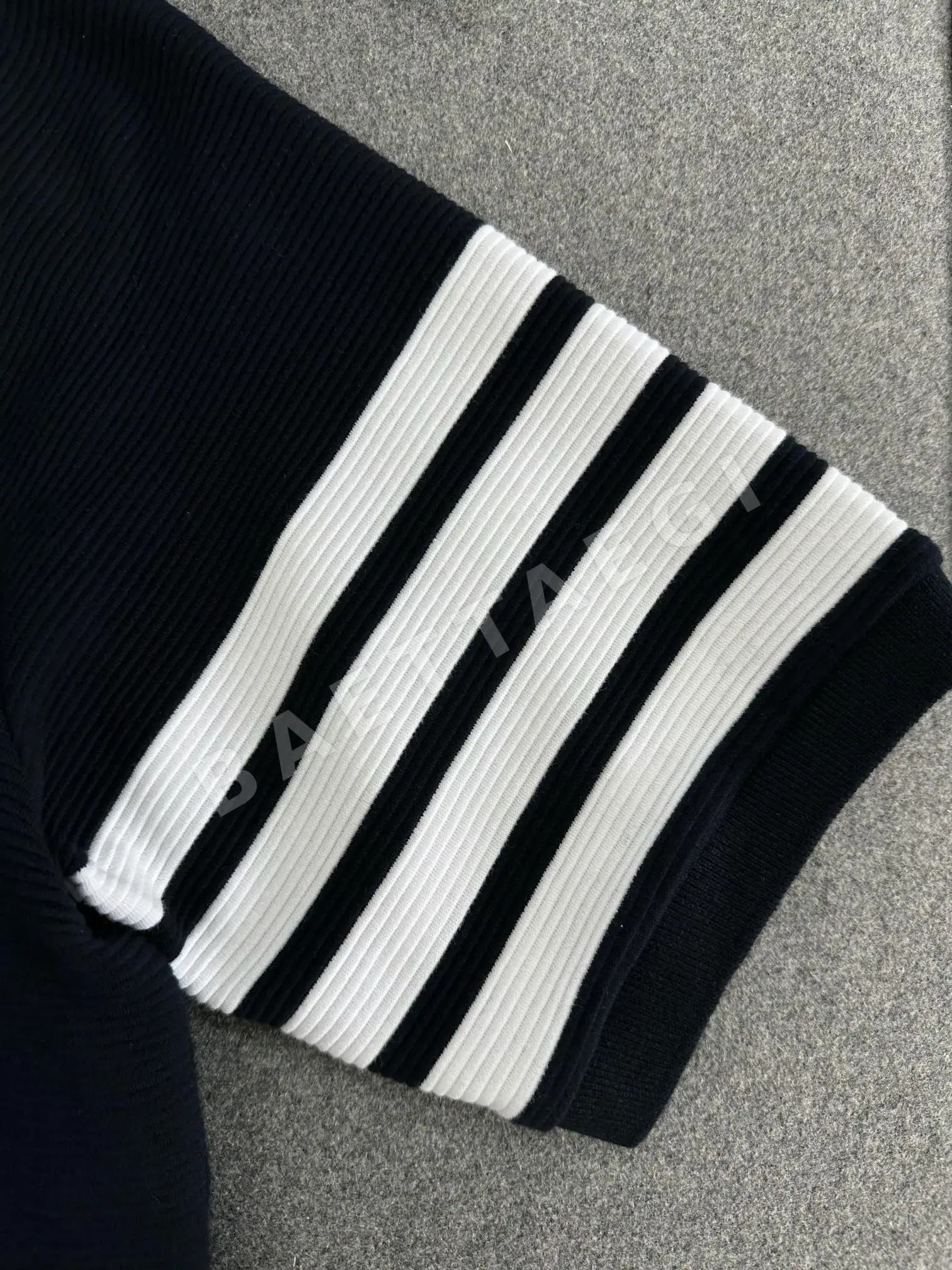 톰브라운 남성 반팔 티셔츠 상세 이미지 6