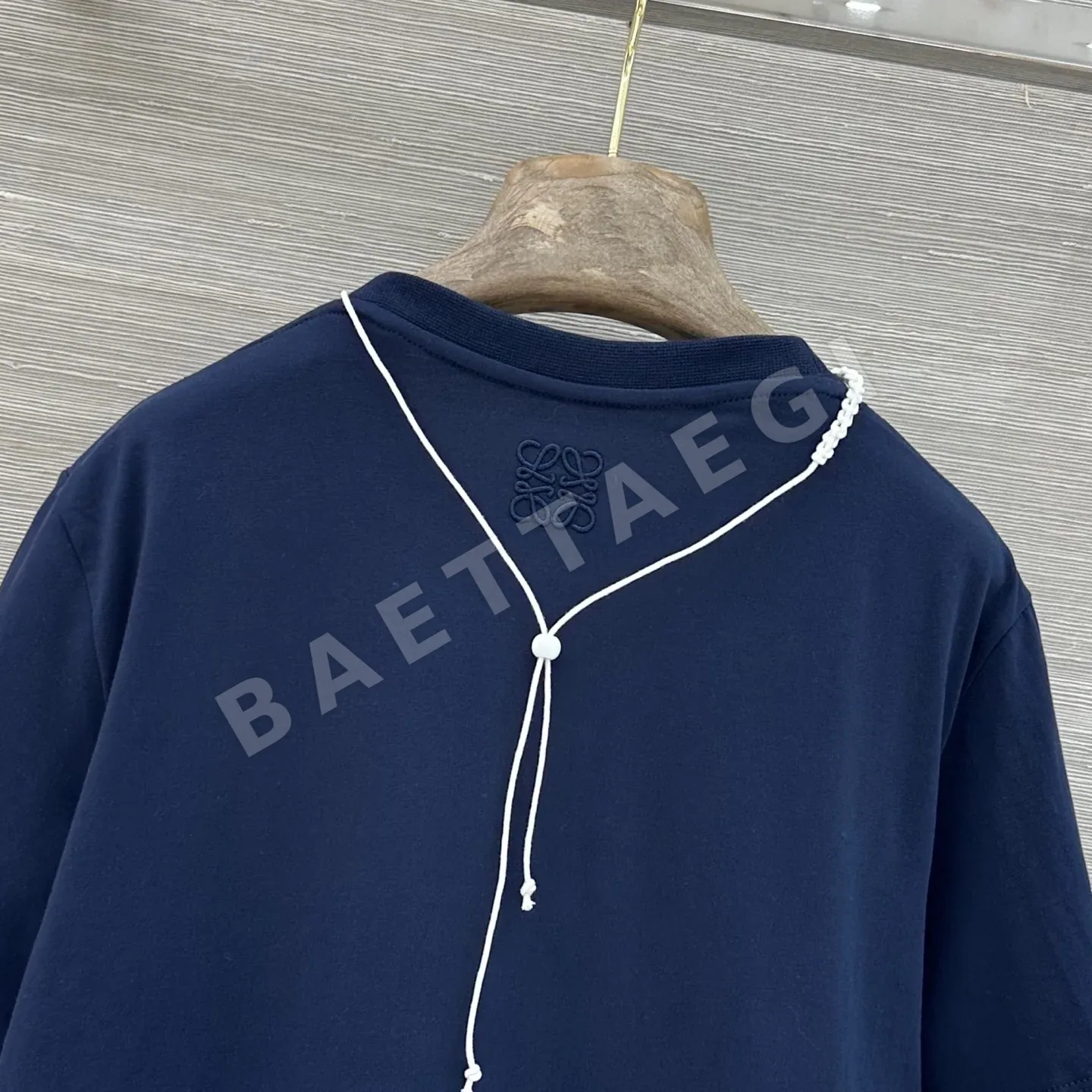 로에베 네크 플라워 장식 코튼 반팔 티셔츠 상세 이미지 9