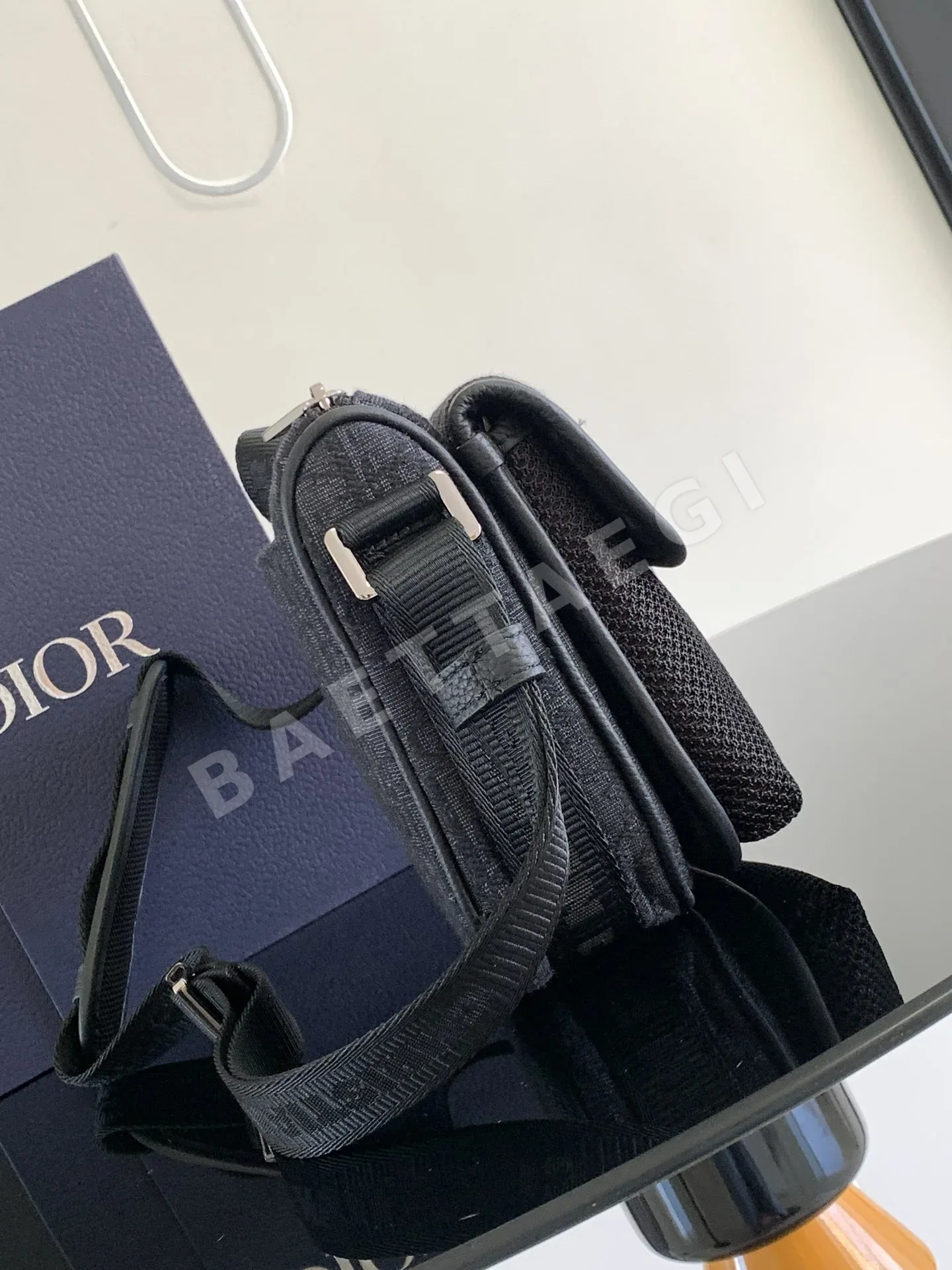디올 8 메신저 가방 상세 이미지 2
