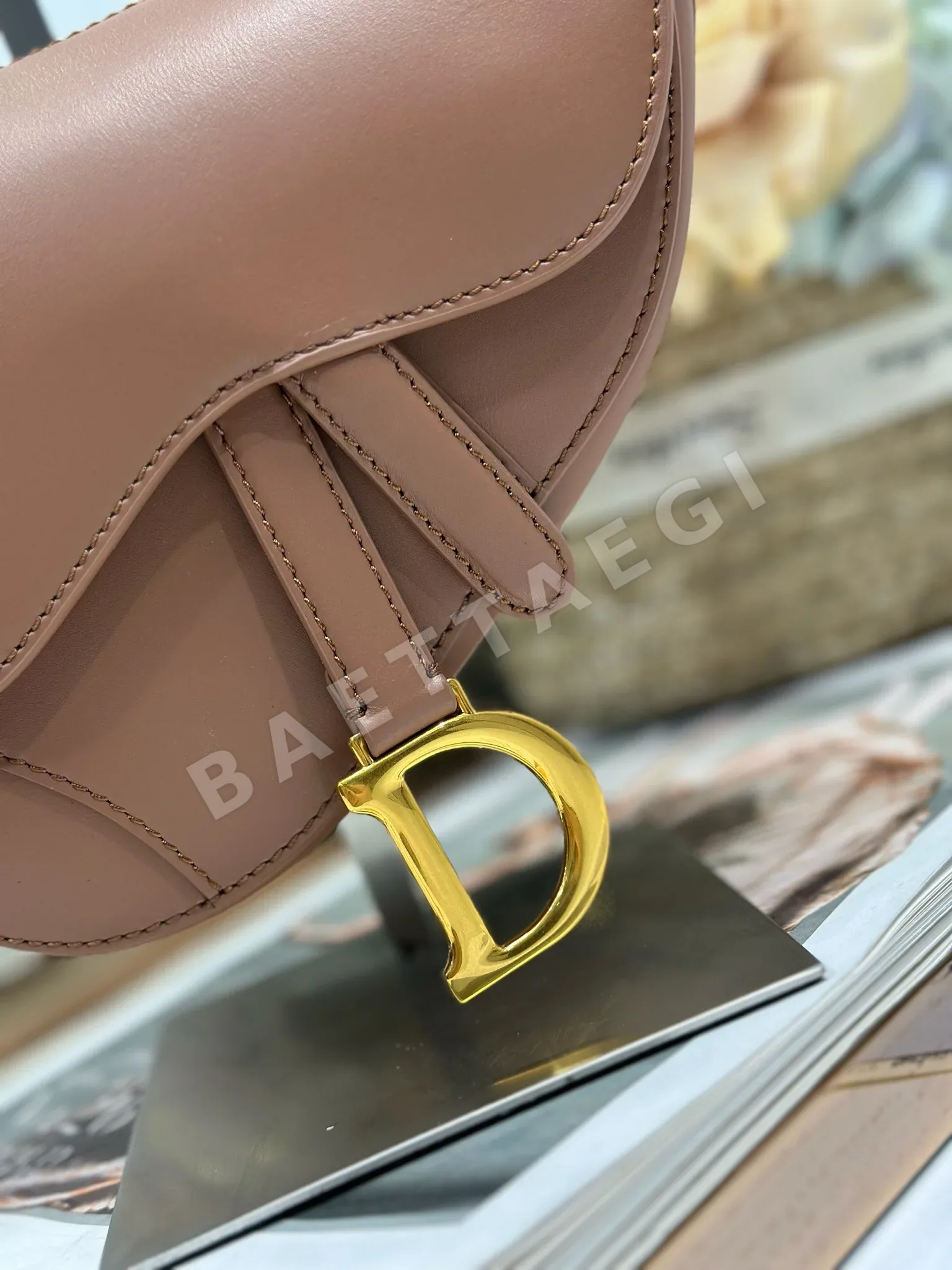 디올 소프트 새들백 가방 상세 이미지 5