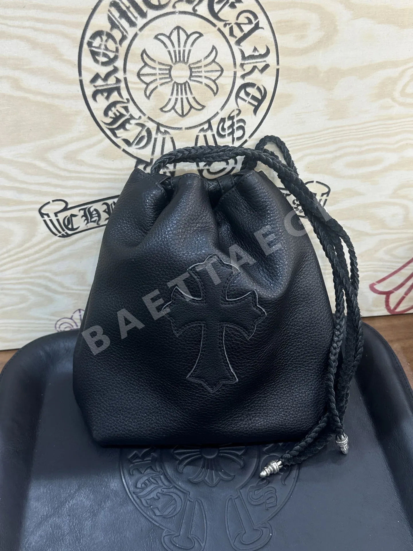 크롬하츠 크로스 무늬 버킷백 117303