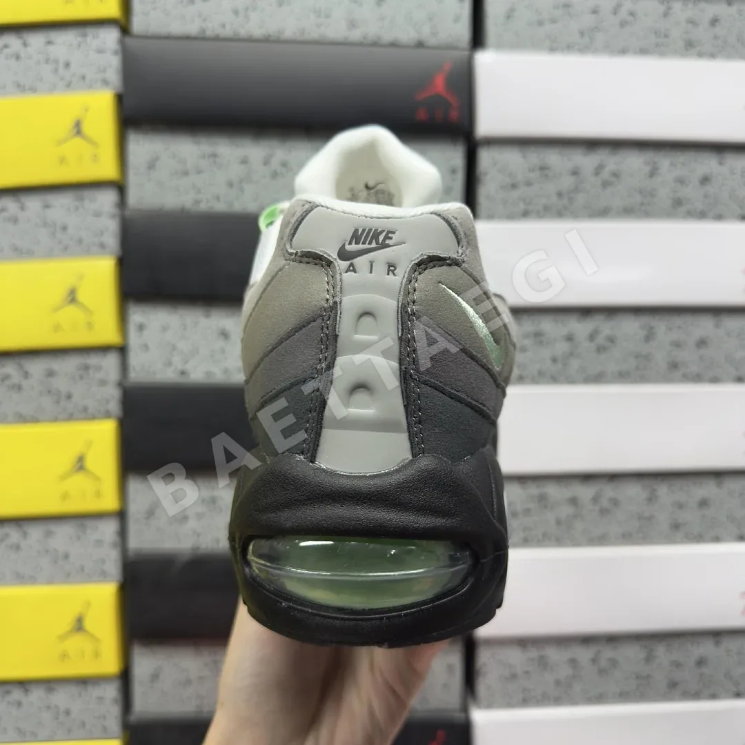나이키 [WE] 에어 맥스 95 OG HJ5996-005 201886 Nike Air Max 95 OG Big Bubble Fresh Mint 상세 이미지 8