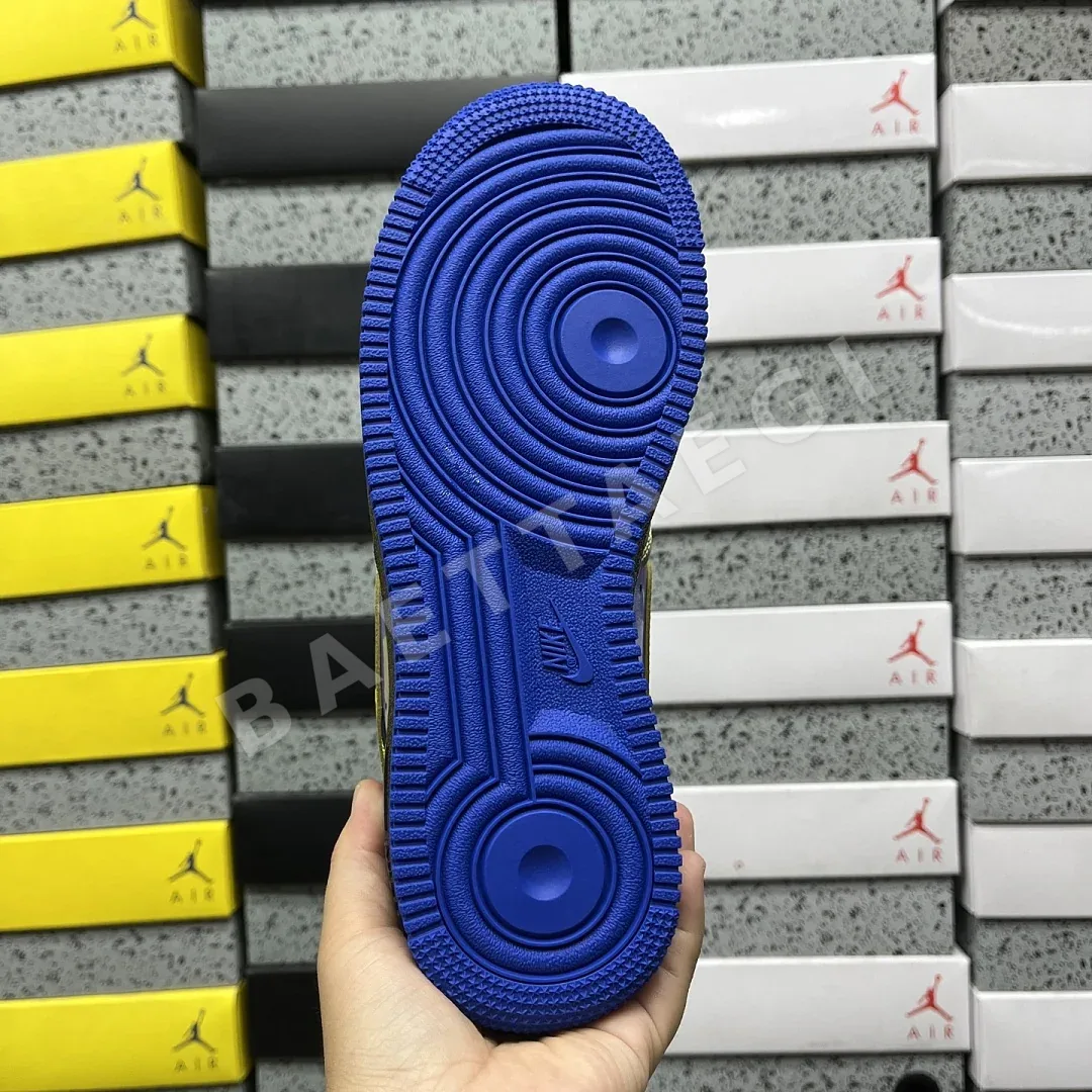 나이키 [S2] 에어 포스 1 로우 IQ1402-010 201672 Nike Air Force 1 Low Syna Central Cee 상세 이미지 7