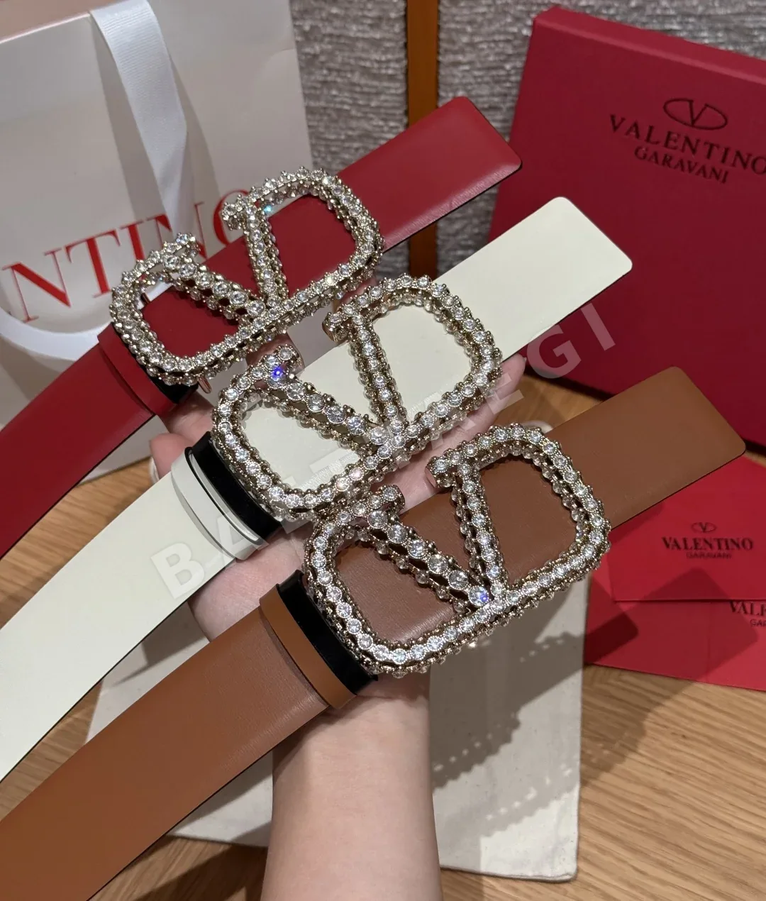 발렌티노 VLOGO 시그니처 크리스탈 장식 리버시블 벨트 40mm 상세 이미지 4