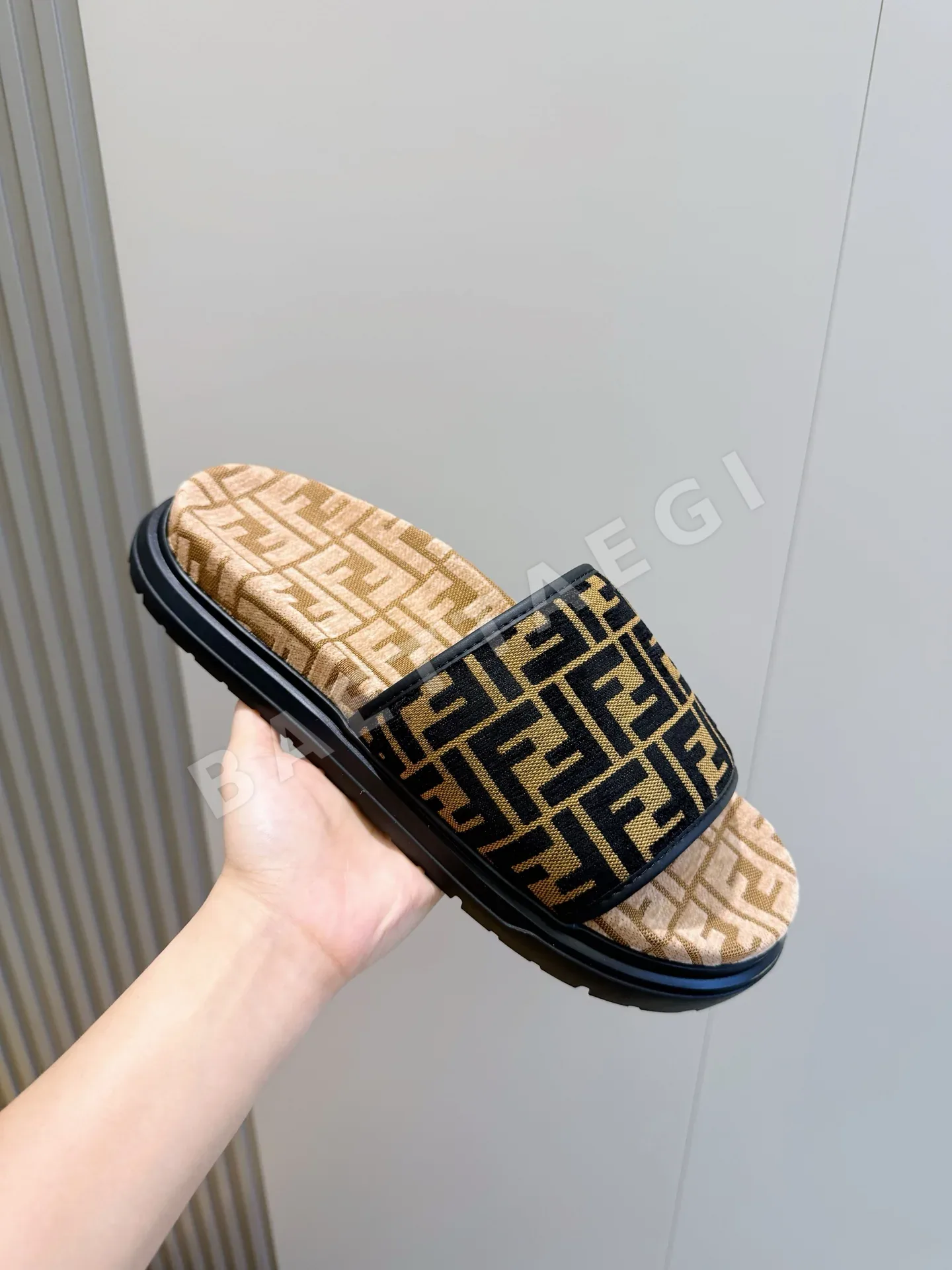 펜디 비치 컬러블록 러버 샌들 상세 이미지 5