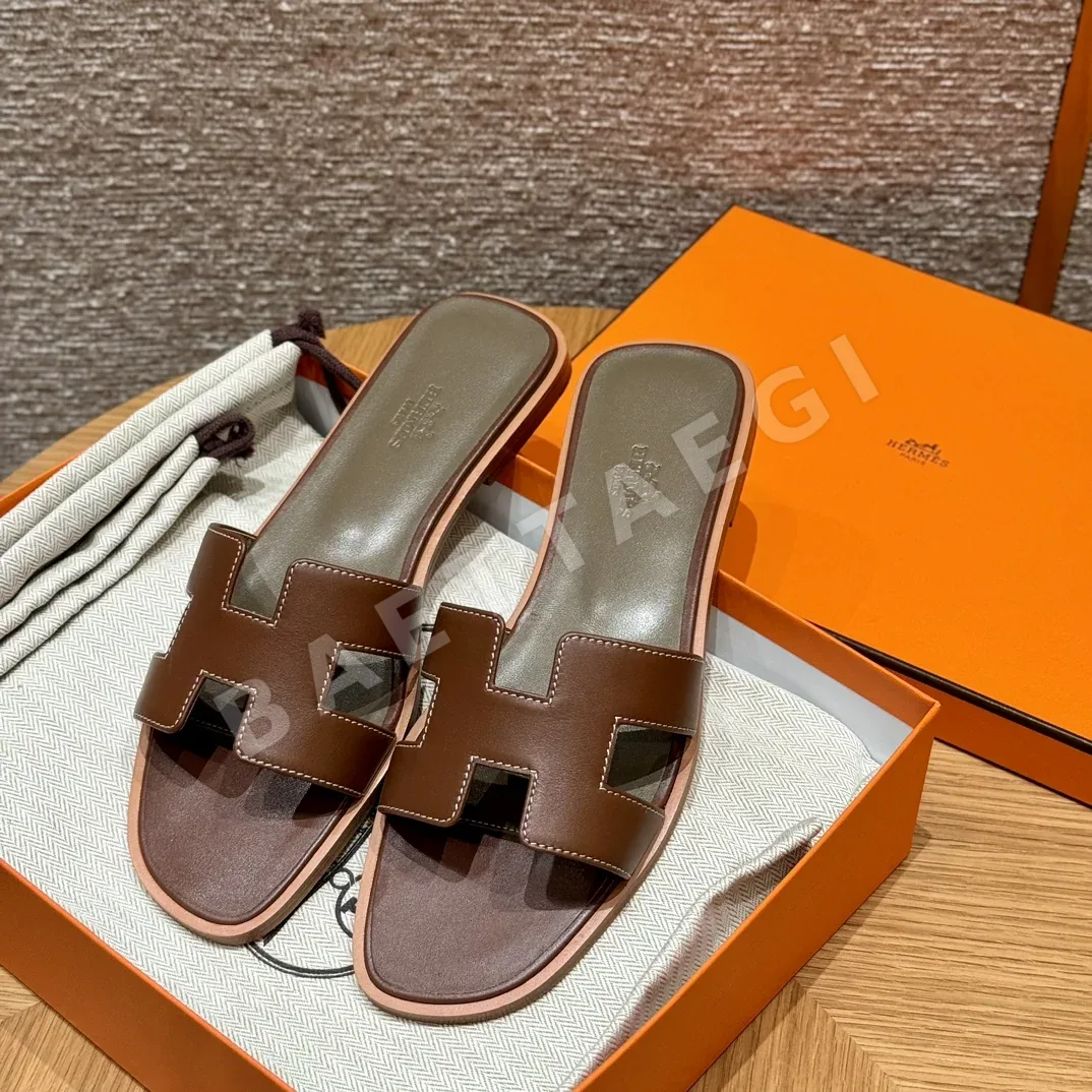 에르메스 오란 새들 레드 슬리퍼 117498
