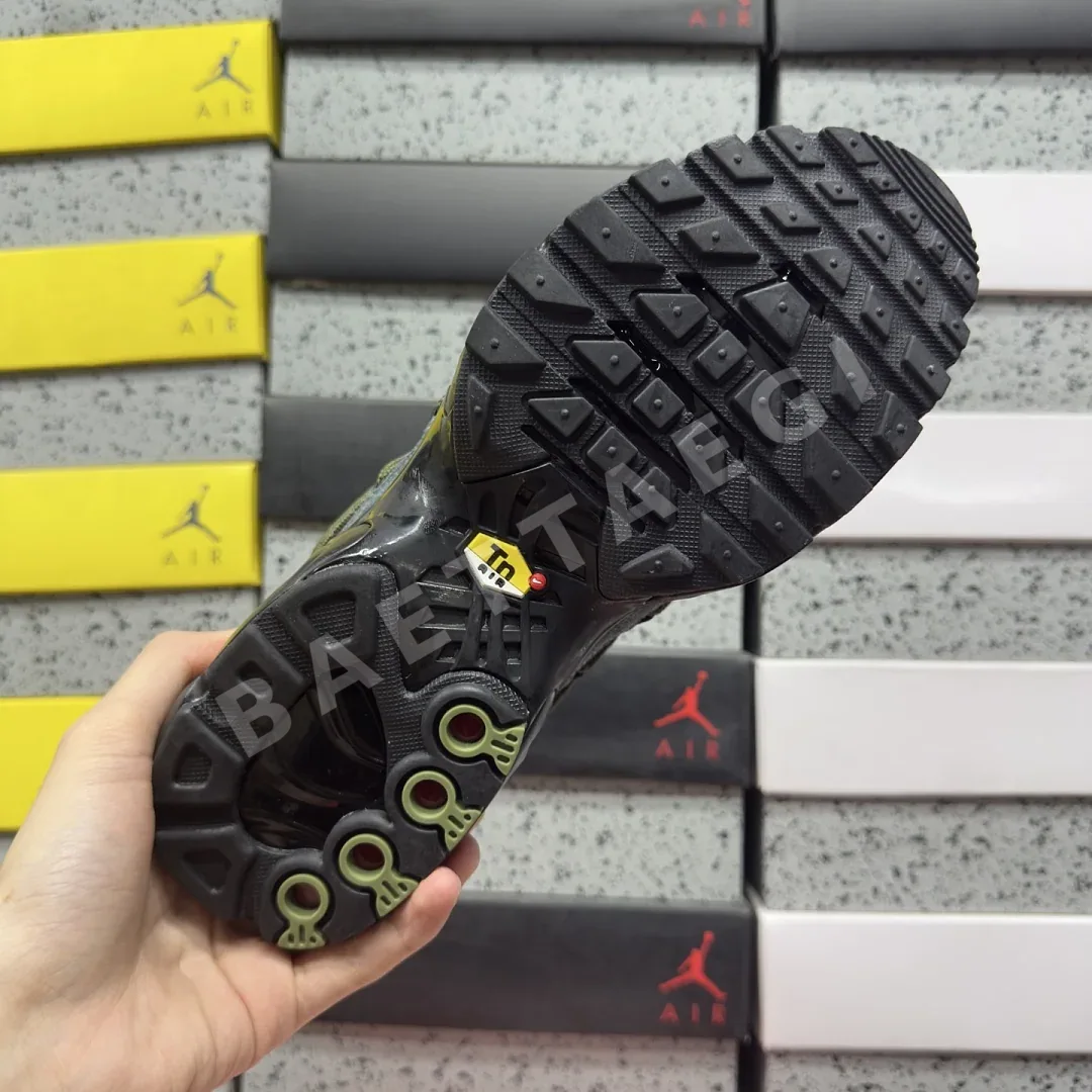 나이키 [BD] 에어 맥스 플러스 유틸리티 FJ4232-200 201909 Nike Air Max Plus Utility Medium Olive 상세 이미지 2